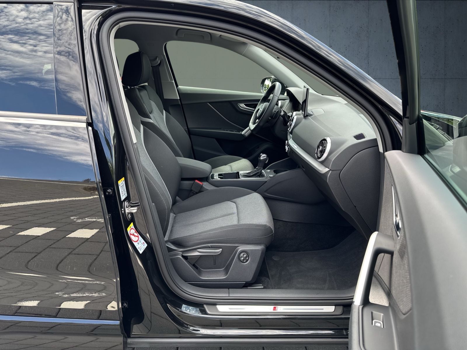 Audi - Q2_17