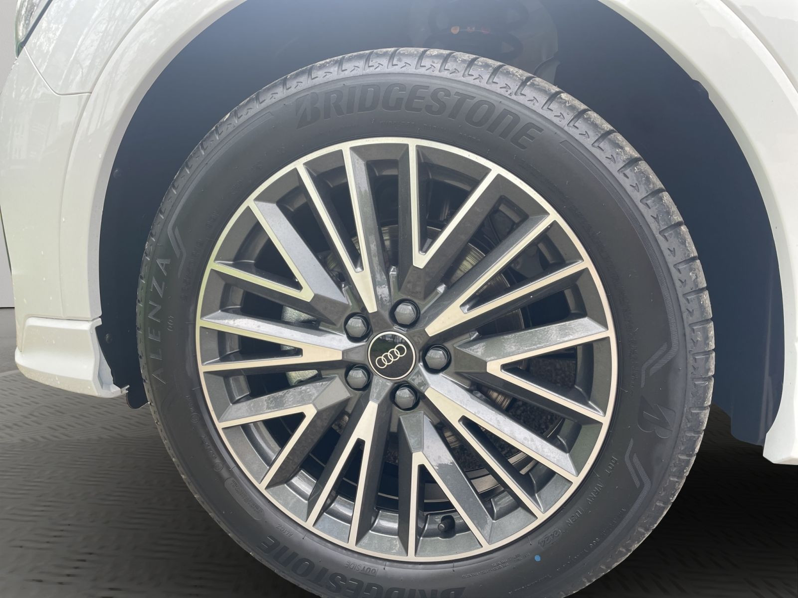 Audi - Q3_19