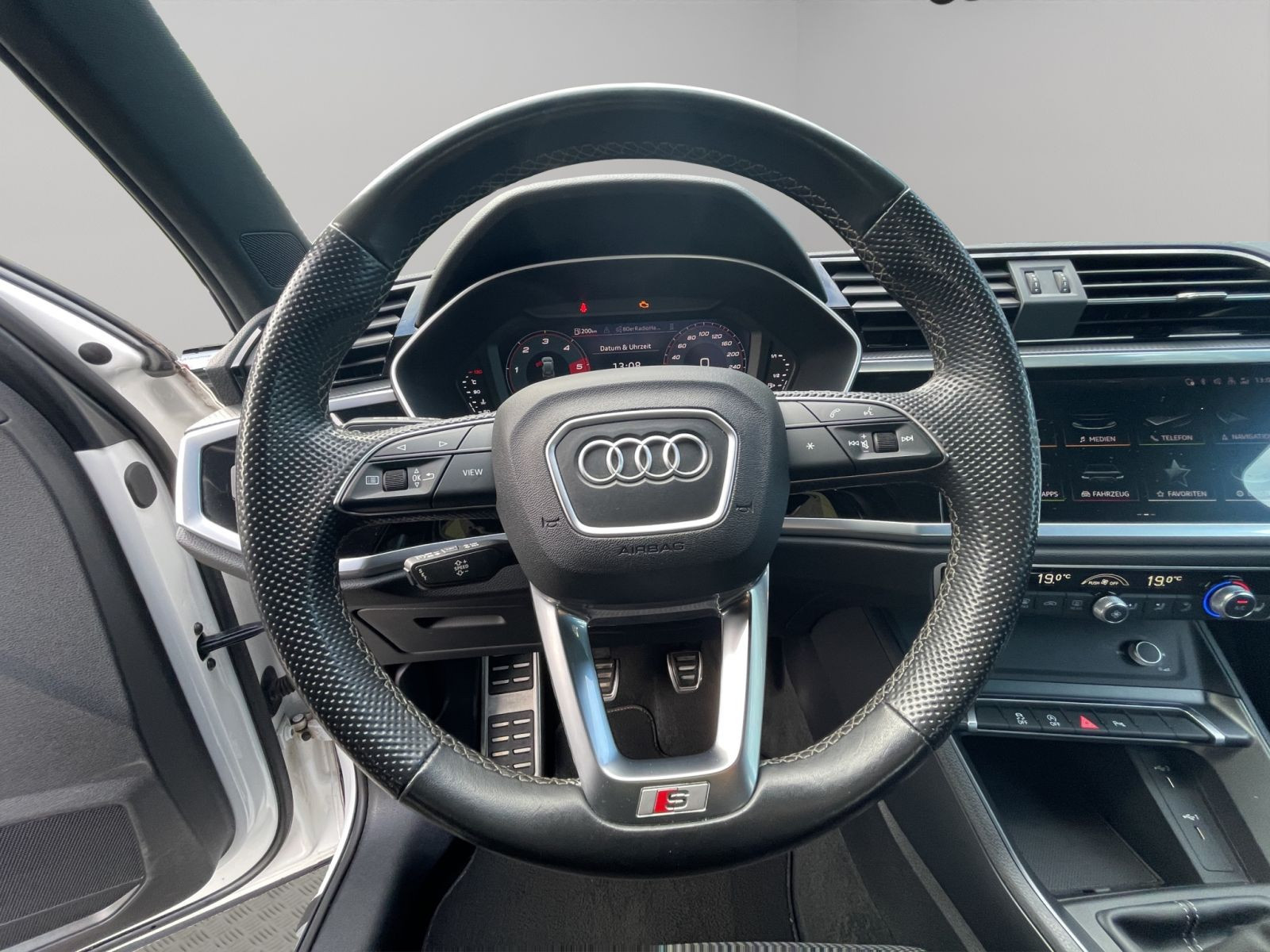 Audi - Q3_12