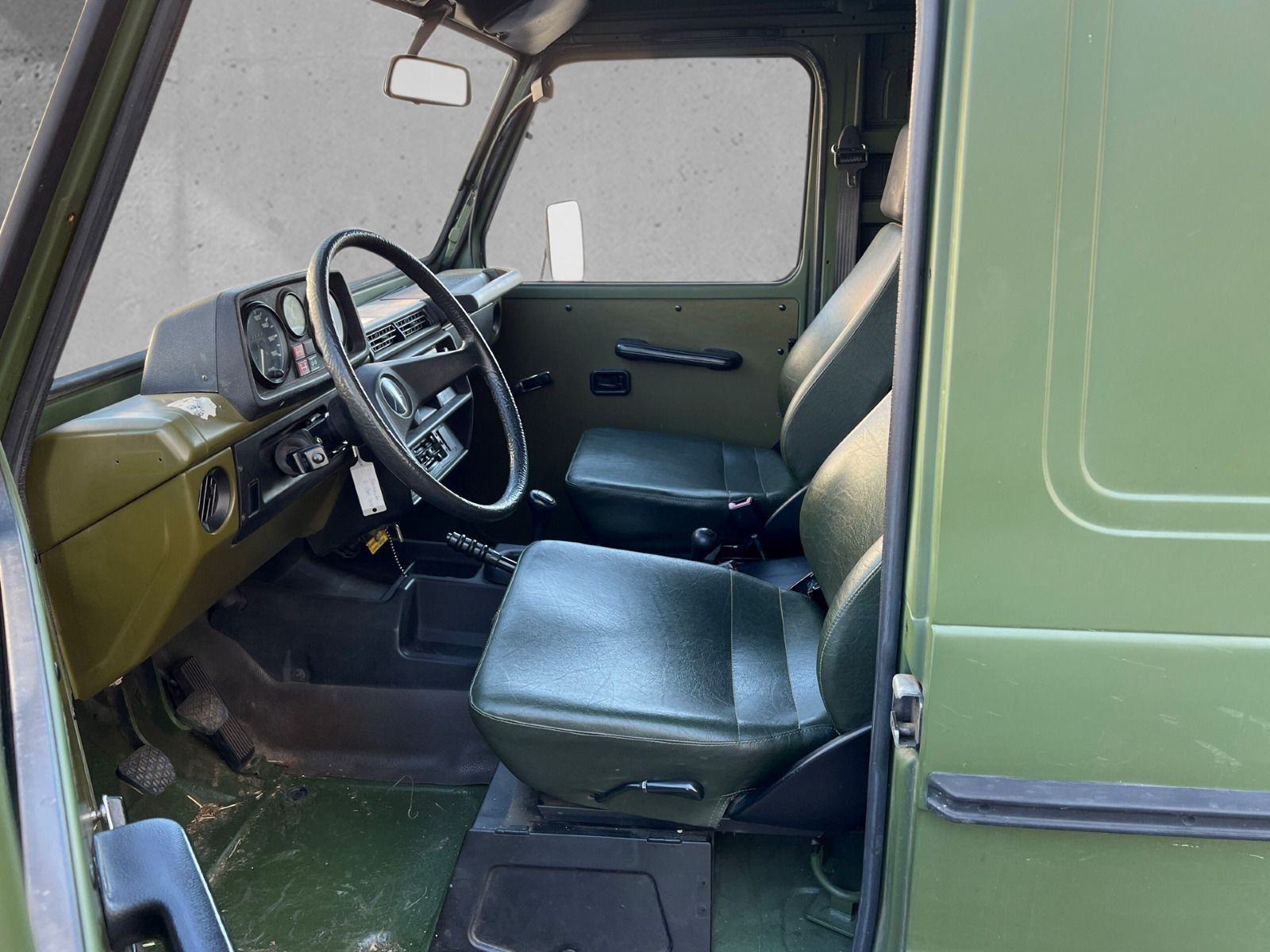 Mercedes-Benz - 240_60