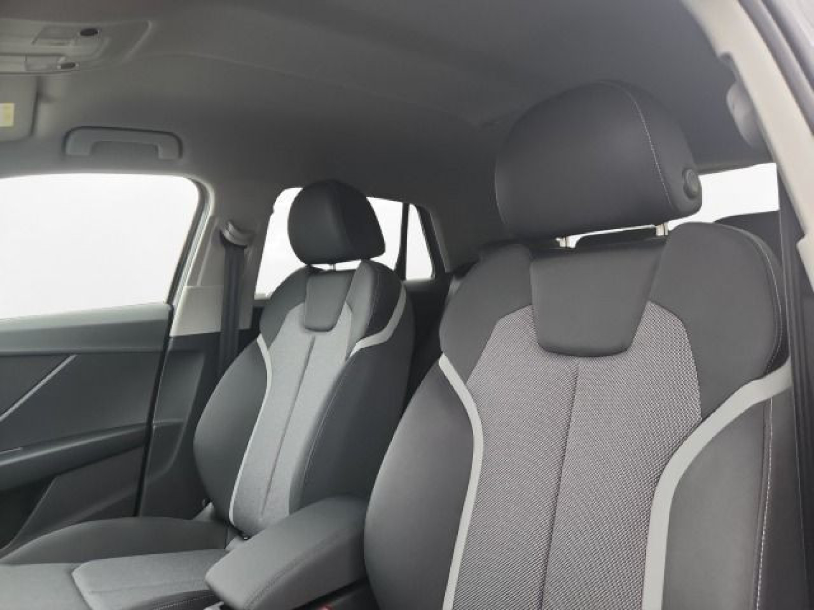 Audi - Q2_14
