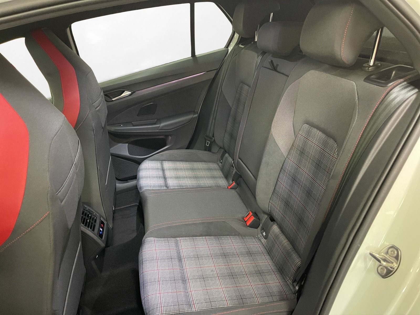 Volkswagen - Golf GTI_15