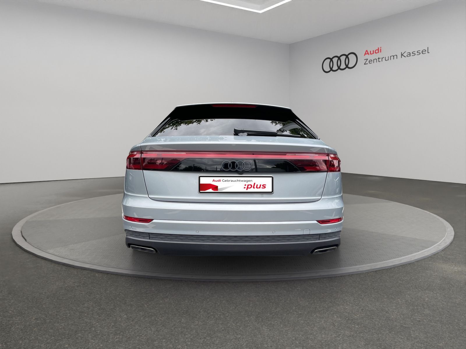 Audi - Q8_6
