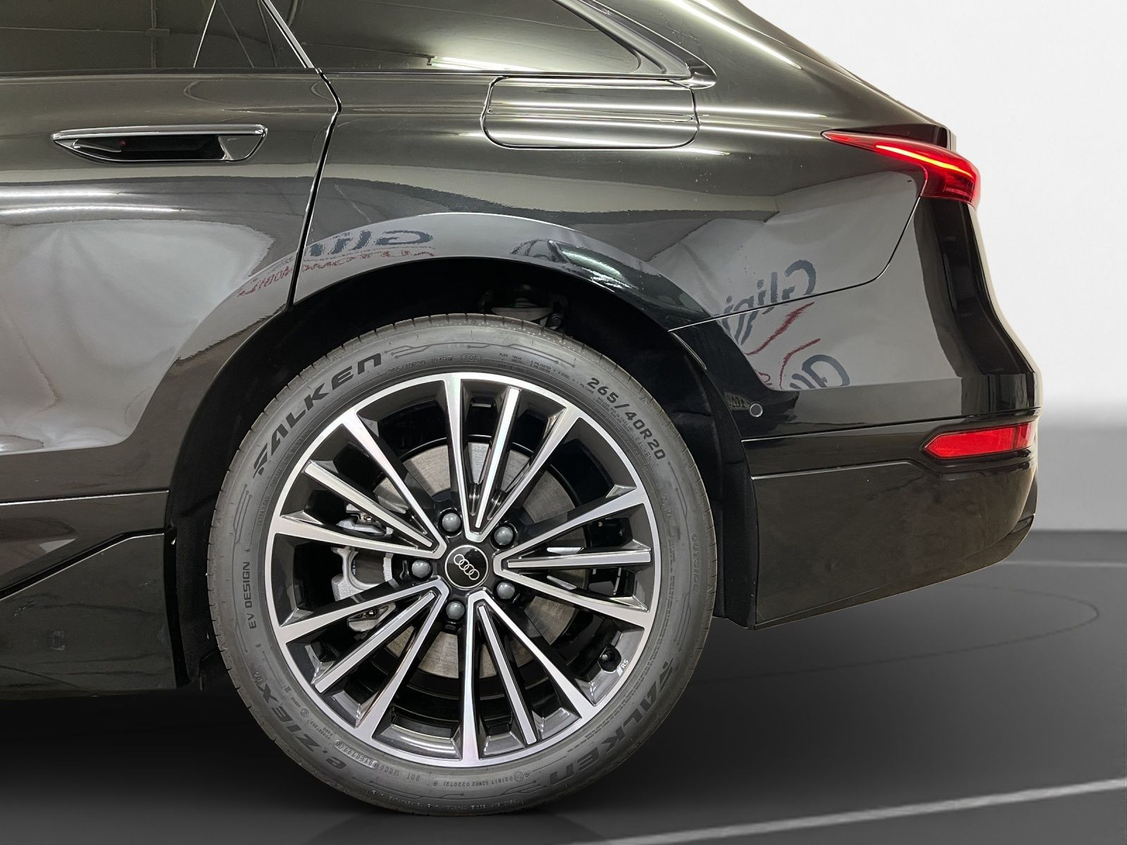 Audi - A6 Avant e-tron_10