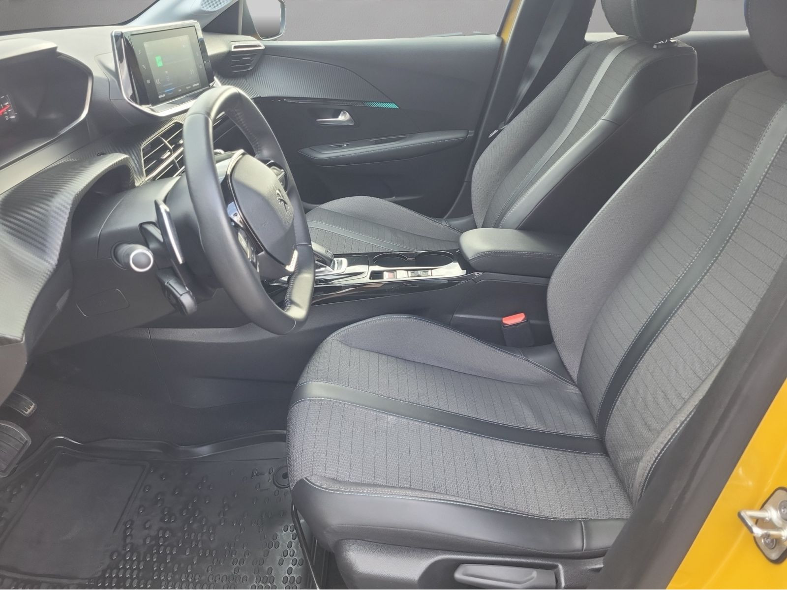 Peugeot - 208_11