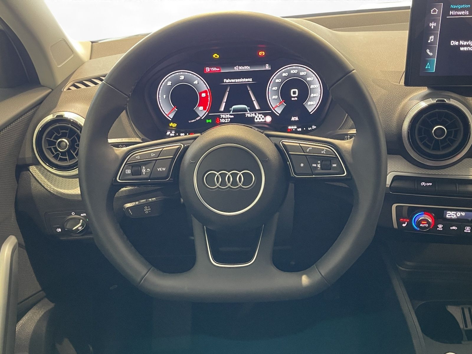 Audi - Q2_21
