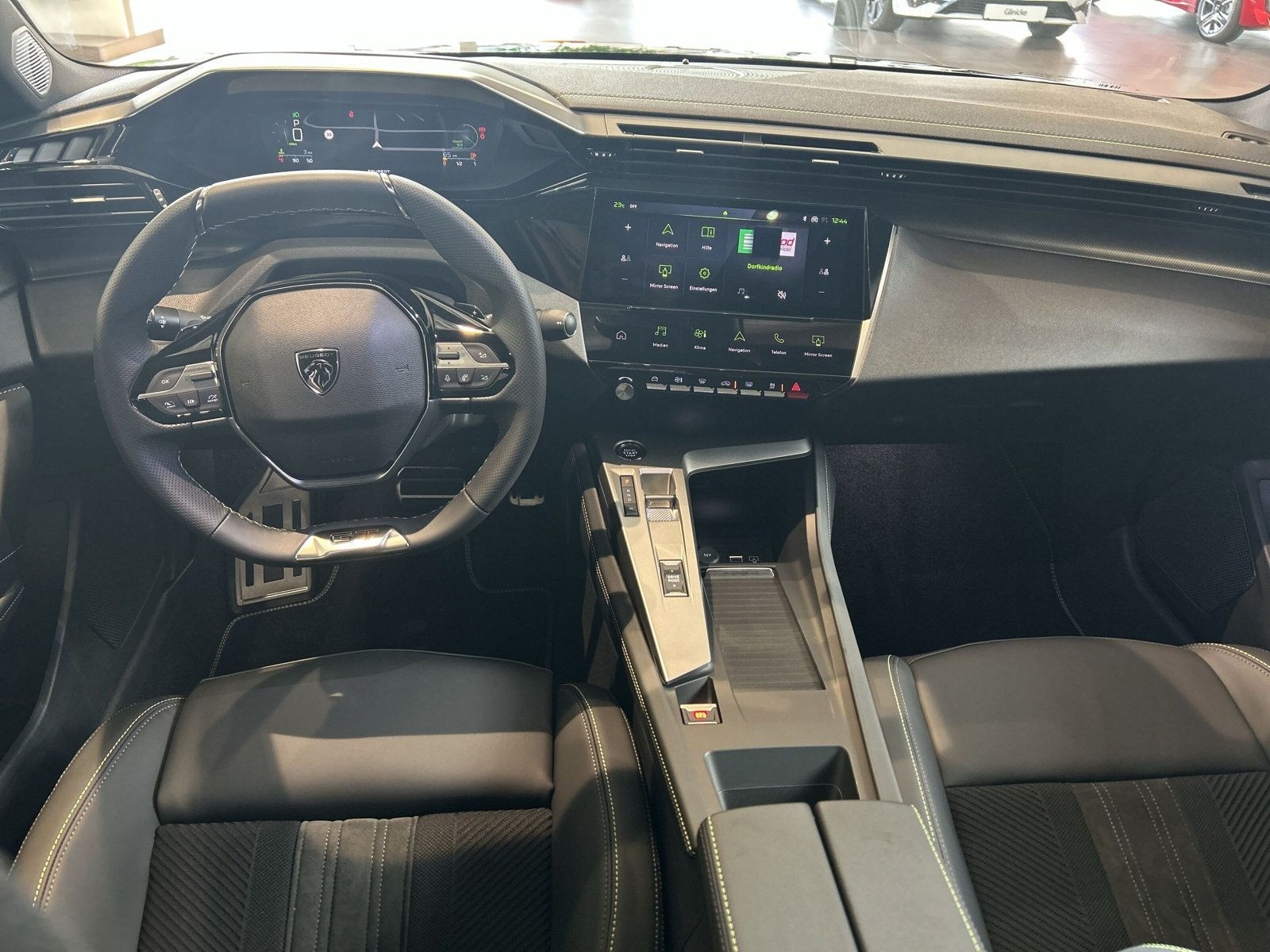 Peugeot - 408_13