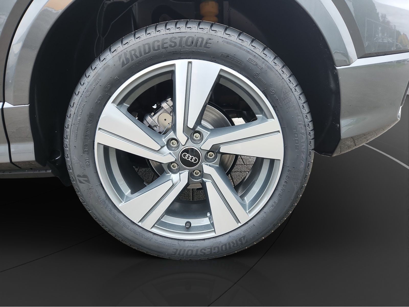 Audi - Q2_10