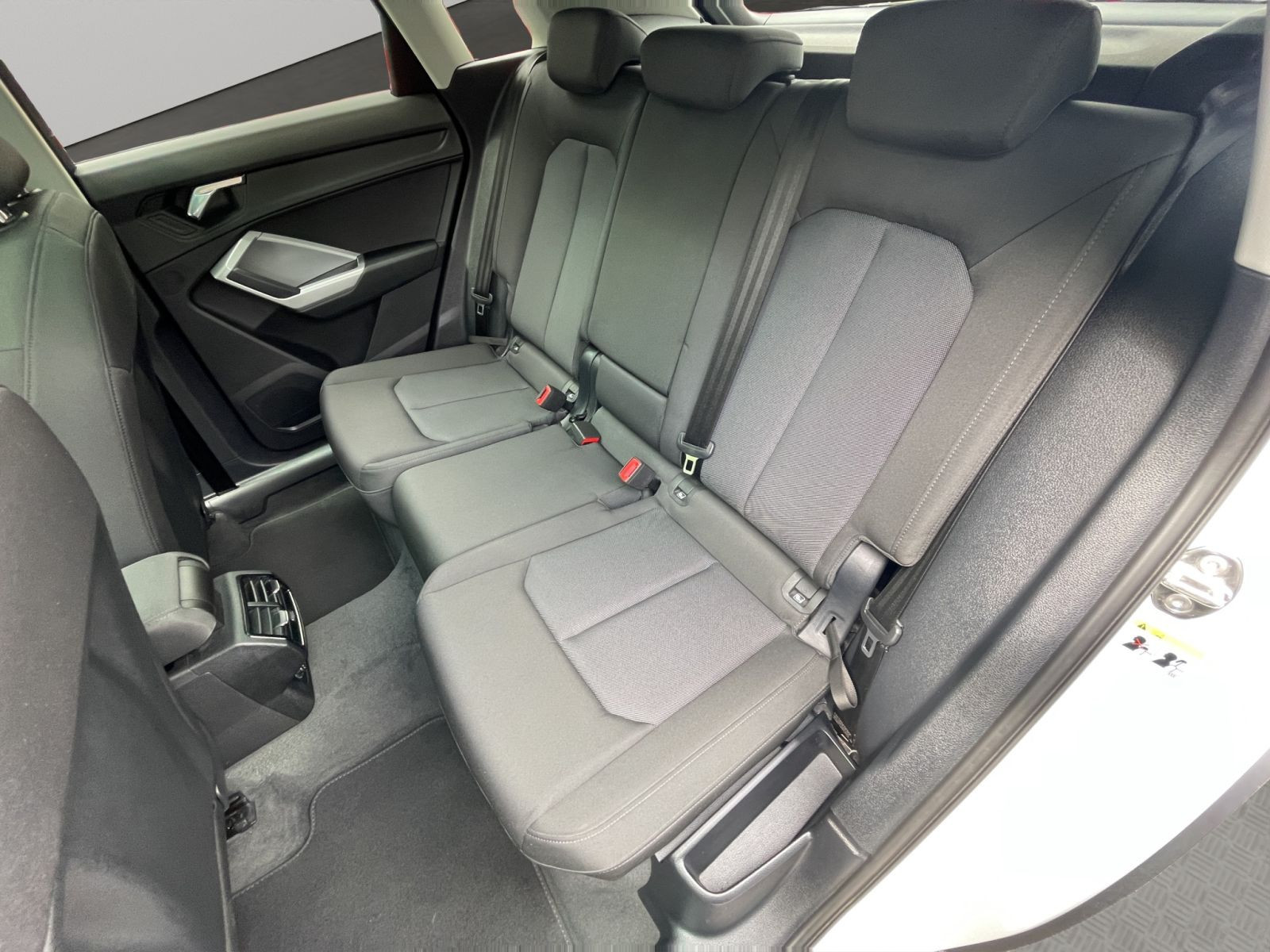 Audi - Q3_18