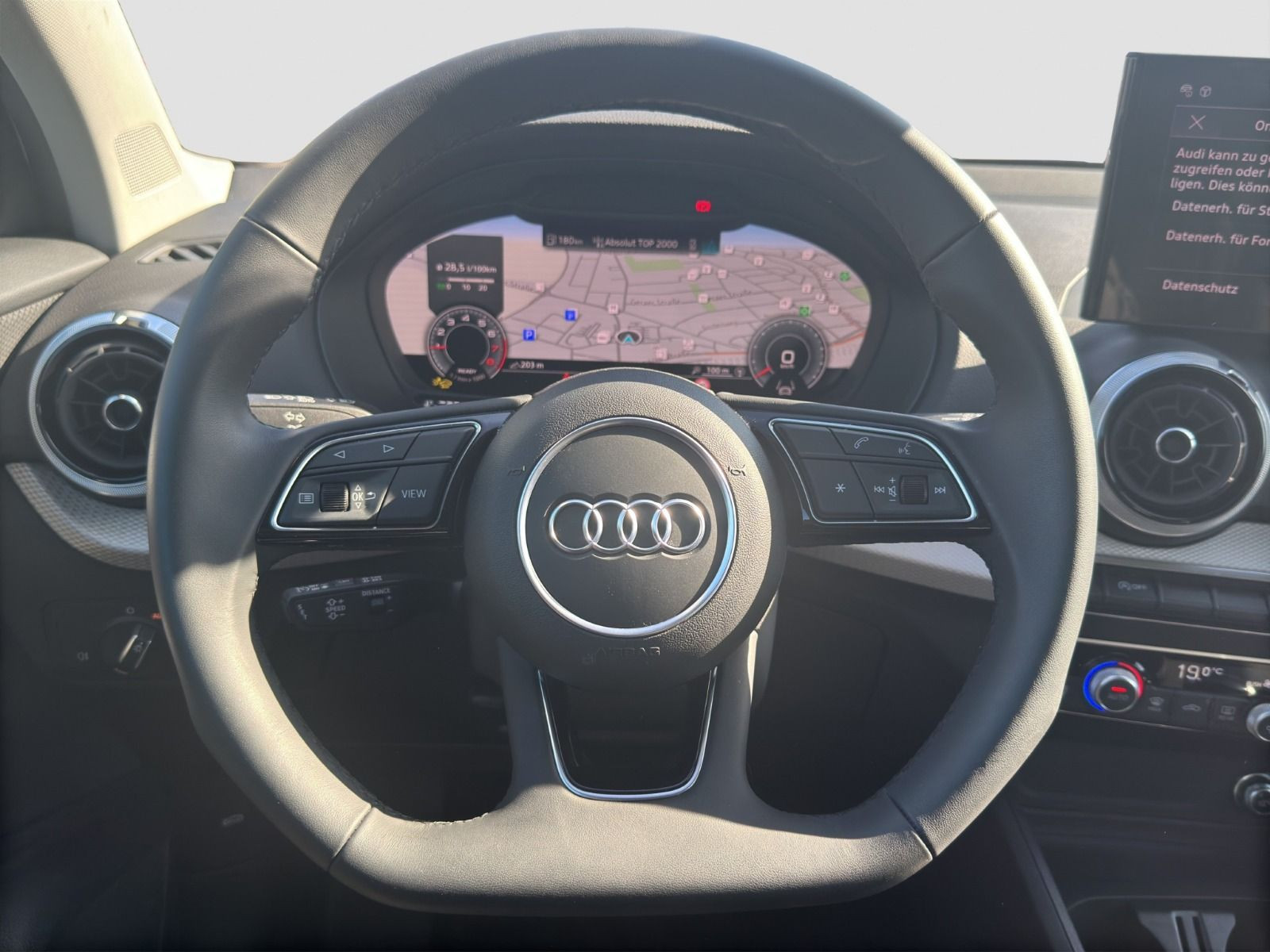 Audi - Q2_9