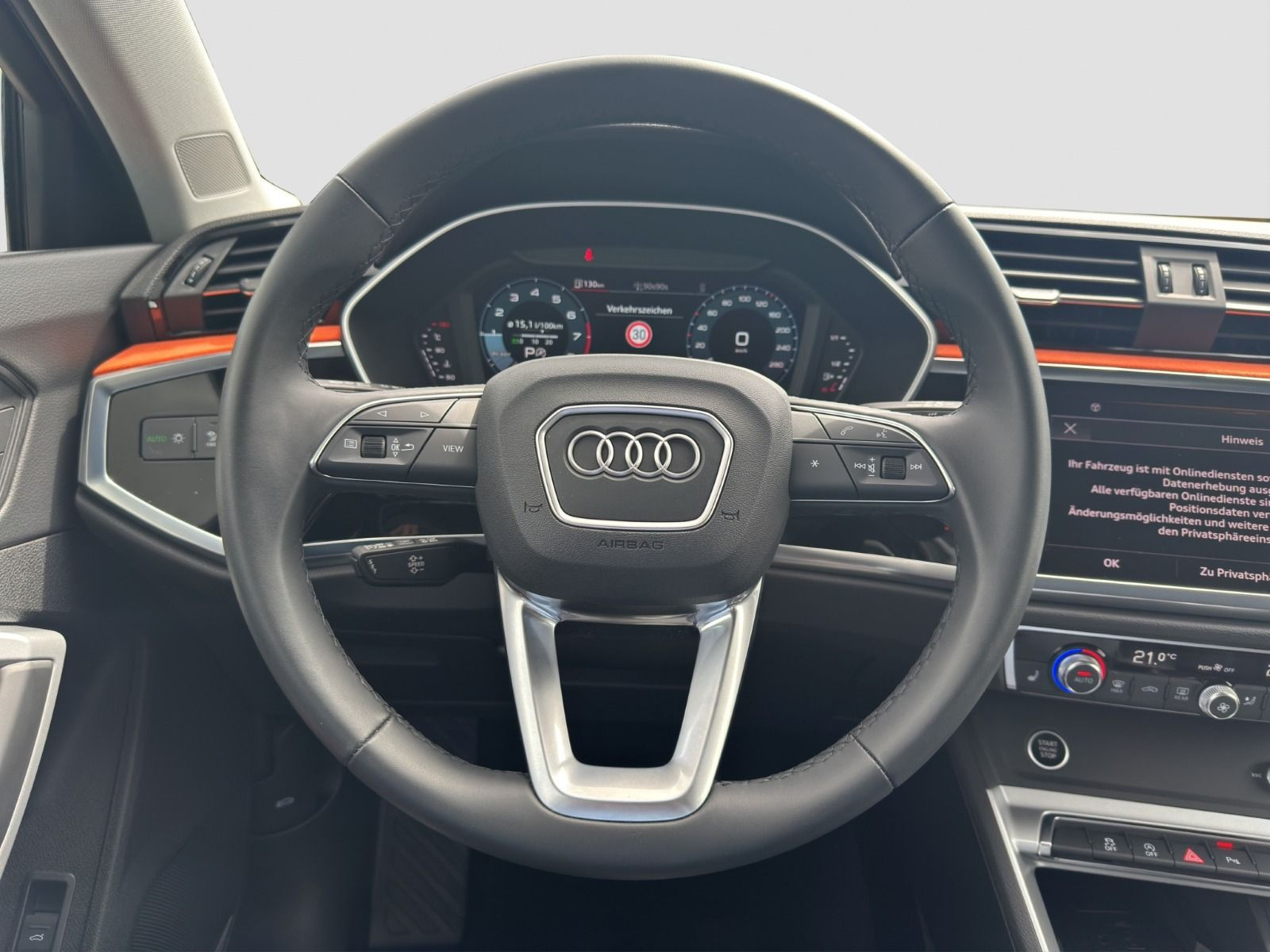 Audi - Q3_9