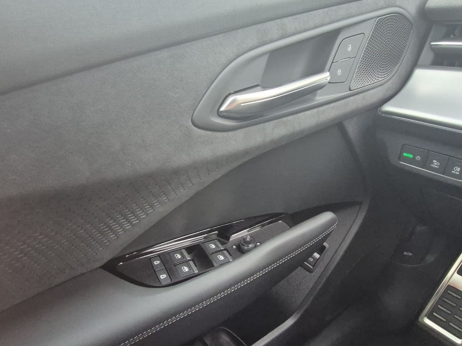 Audi - Q3_14