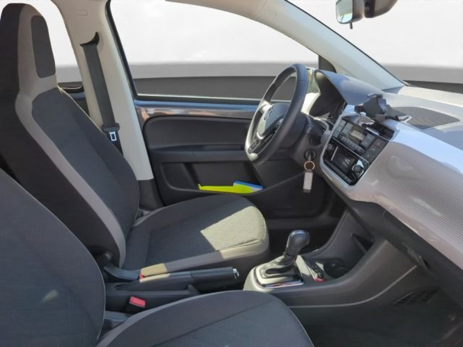 Volkswagen - e-up!_12