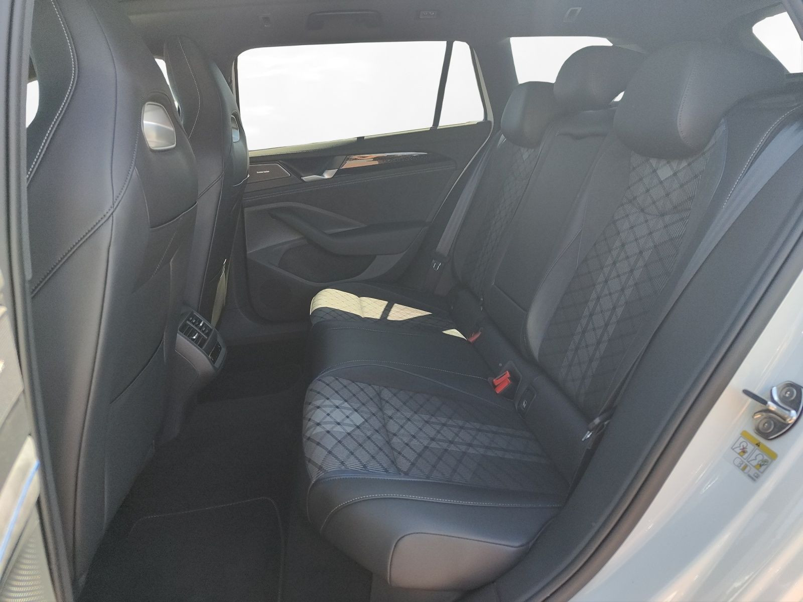 Volkswagen - Passat Variant_4