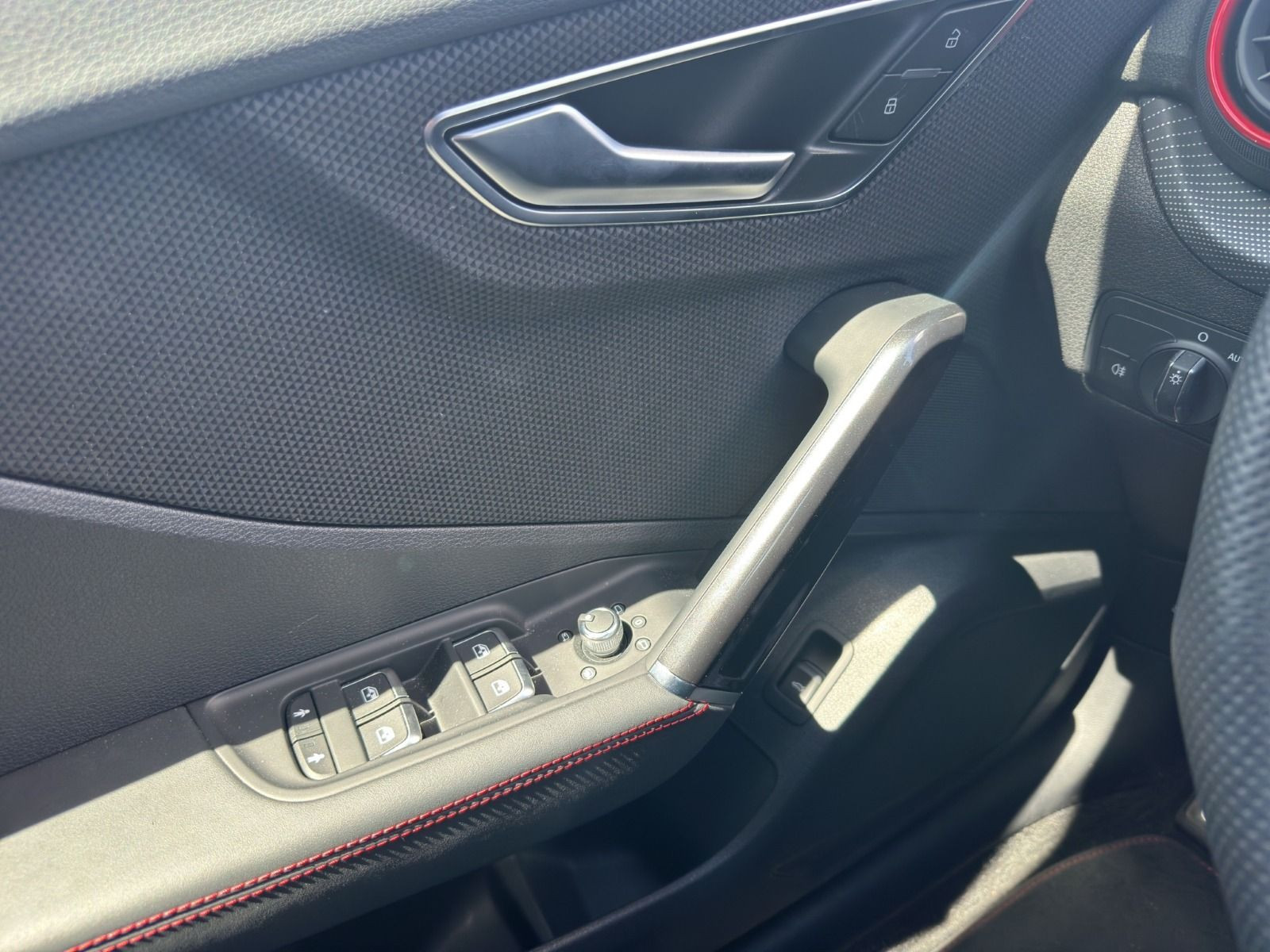 Audi - Q2_9