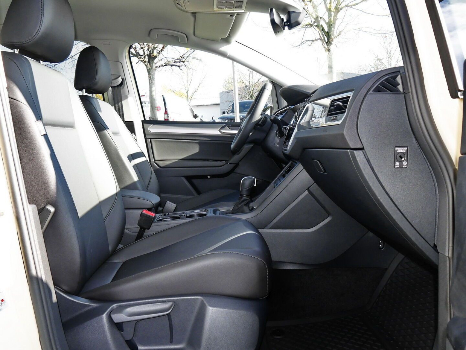 Volkswagen - Touran_3