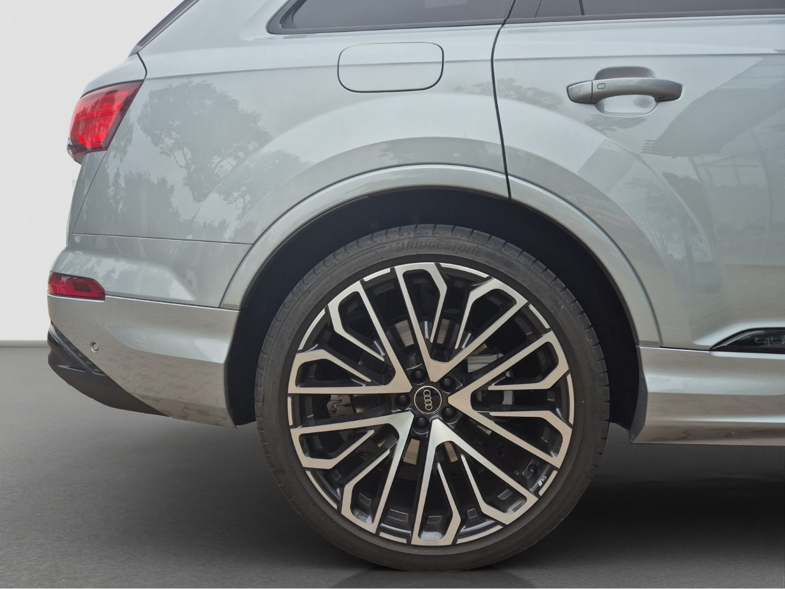 Audi - Q7_23