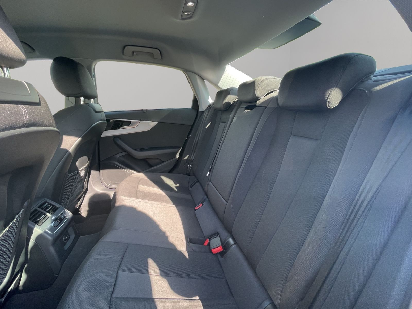 Audi - A4 Limousine_16