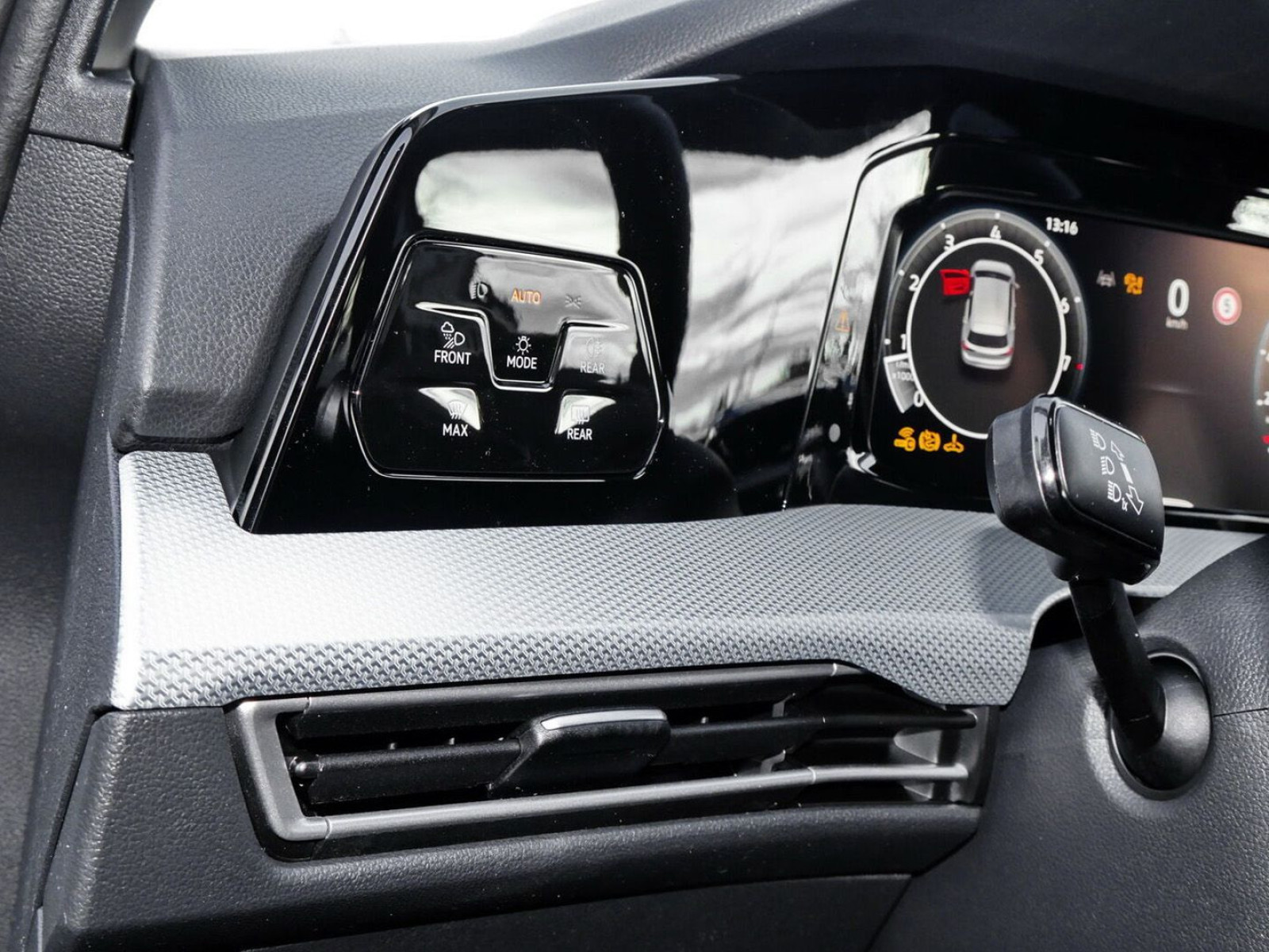 Volkswagen - Golf_11