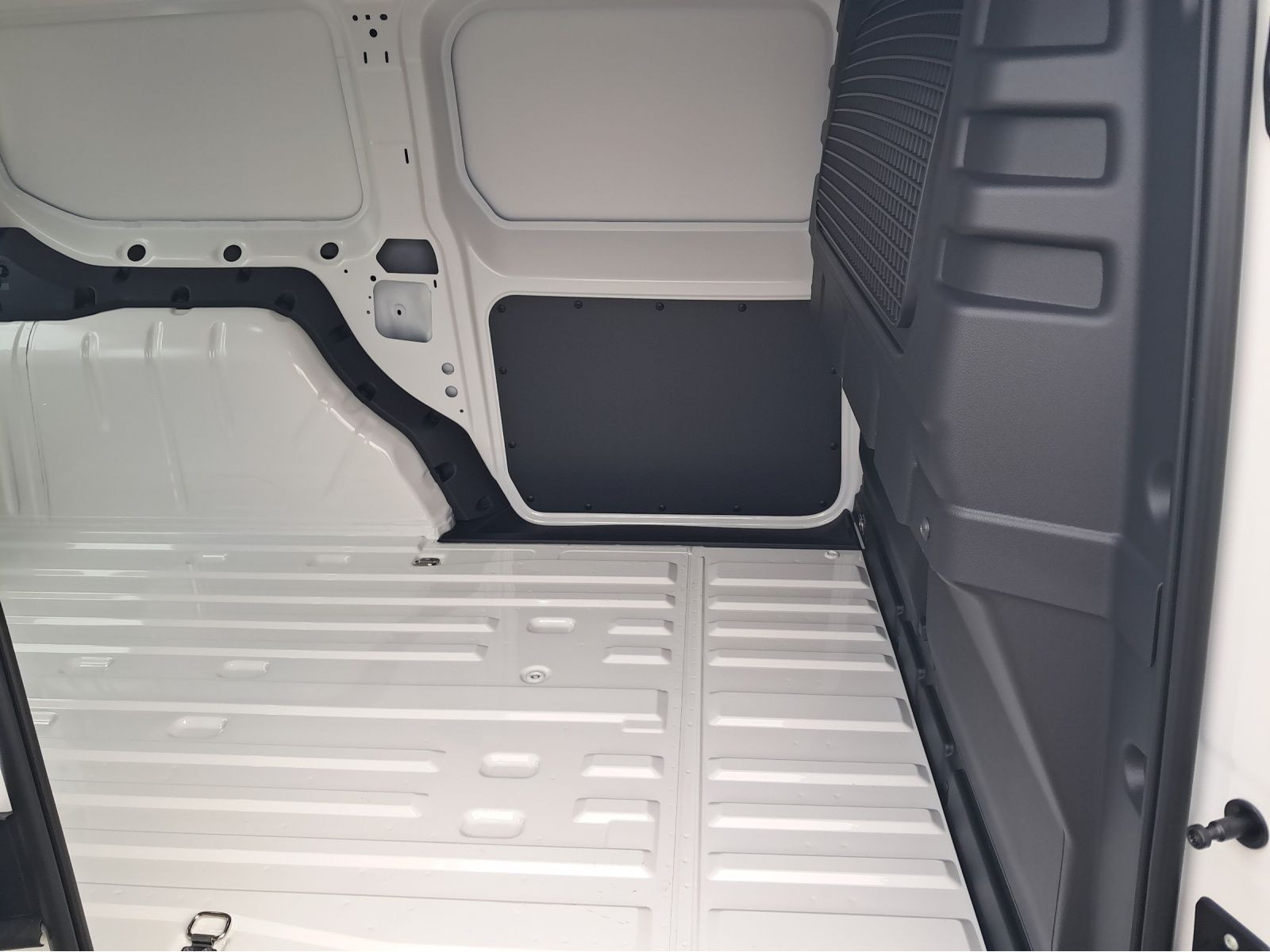 Volkswagen - Caddy Cargo_13