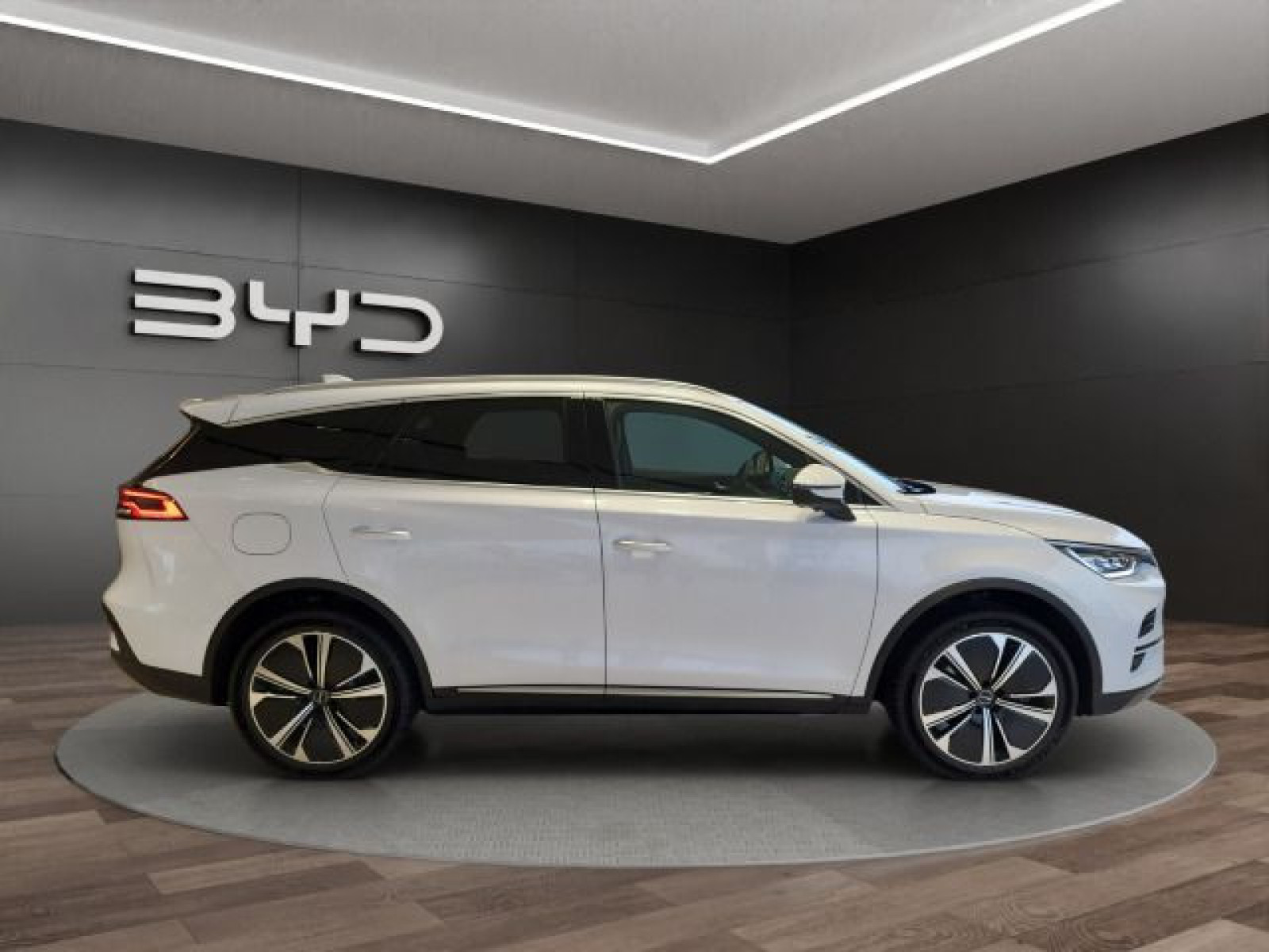 BYD - TANG_7