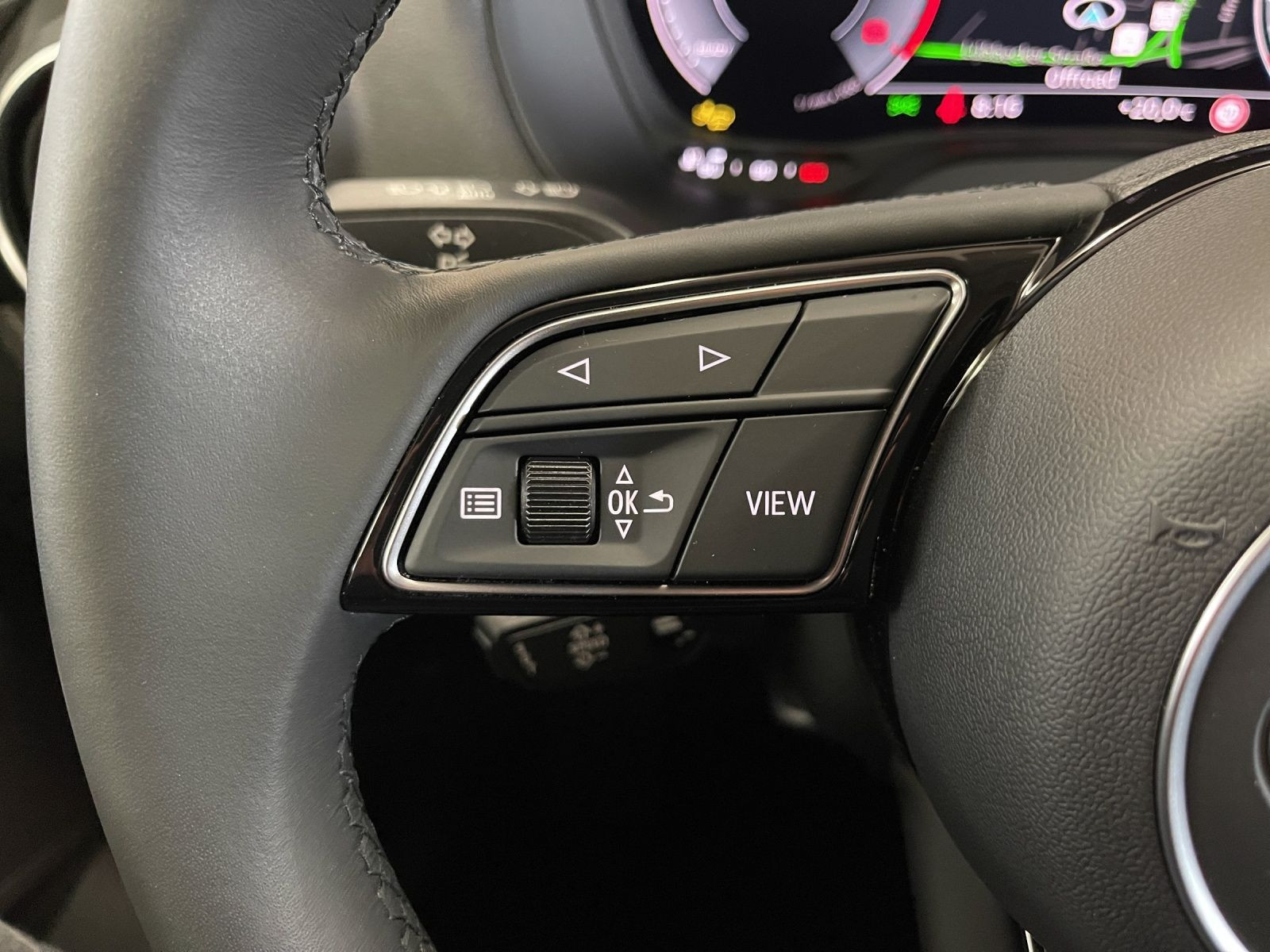 Audi - Q2_26