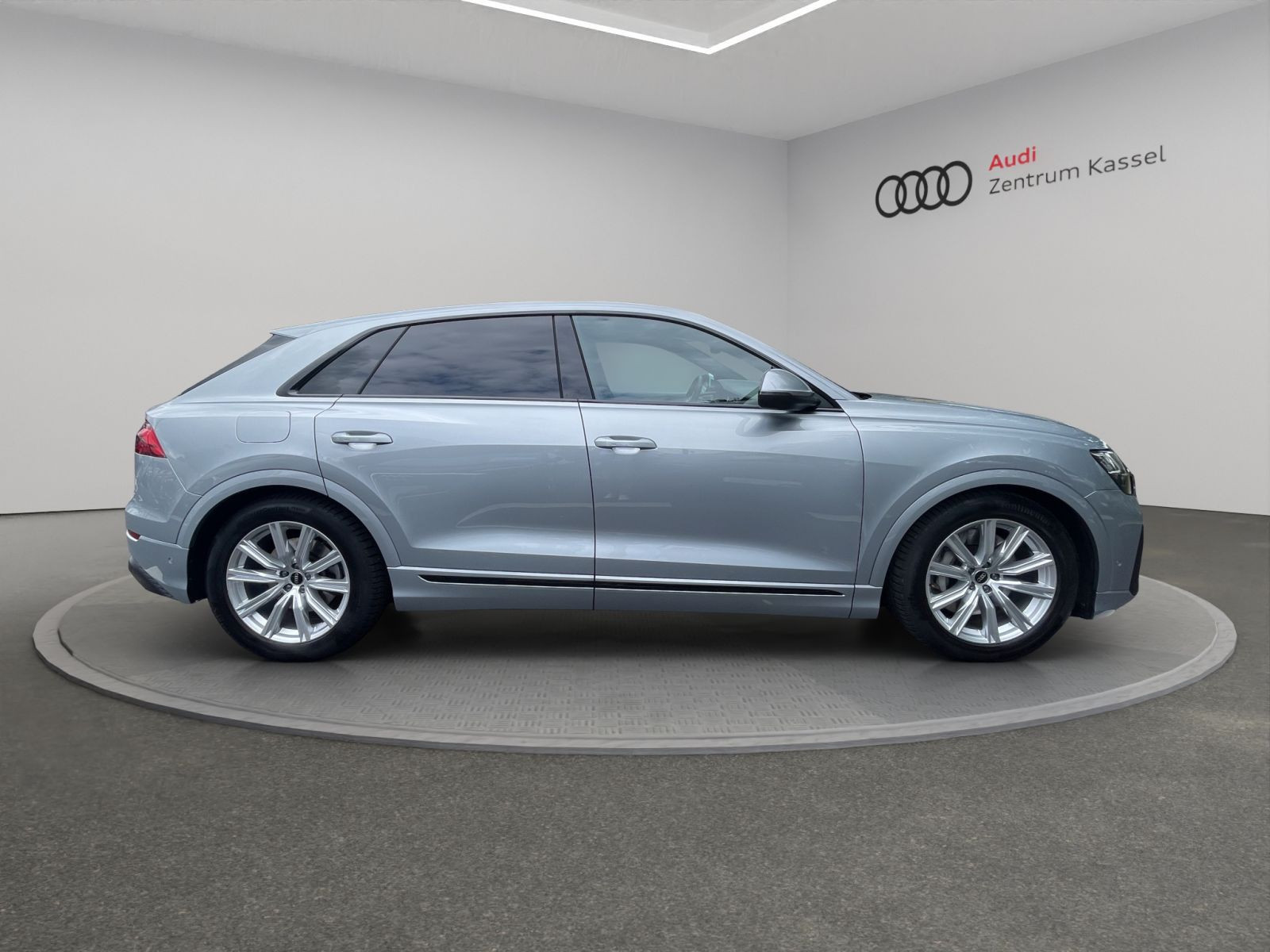 Audi - Q8_8