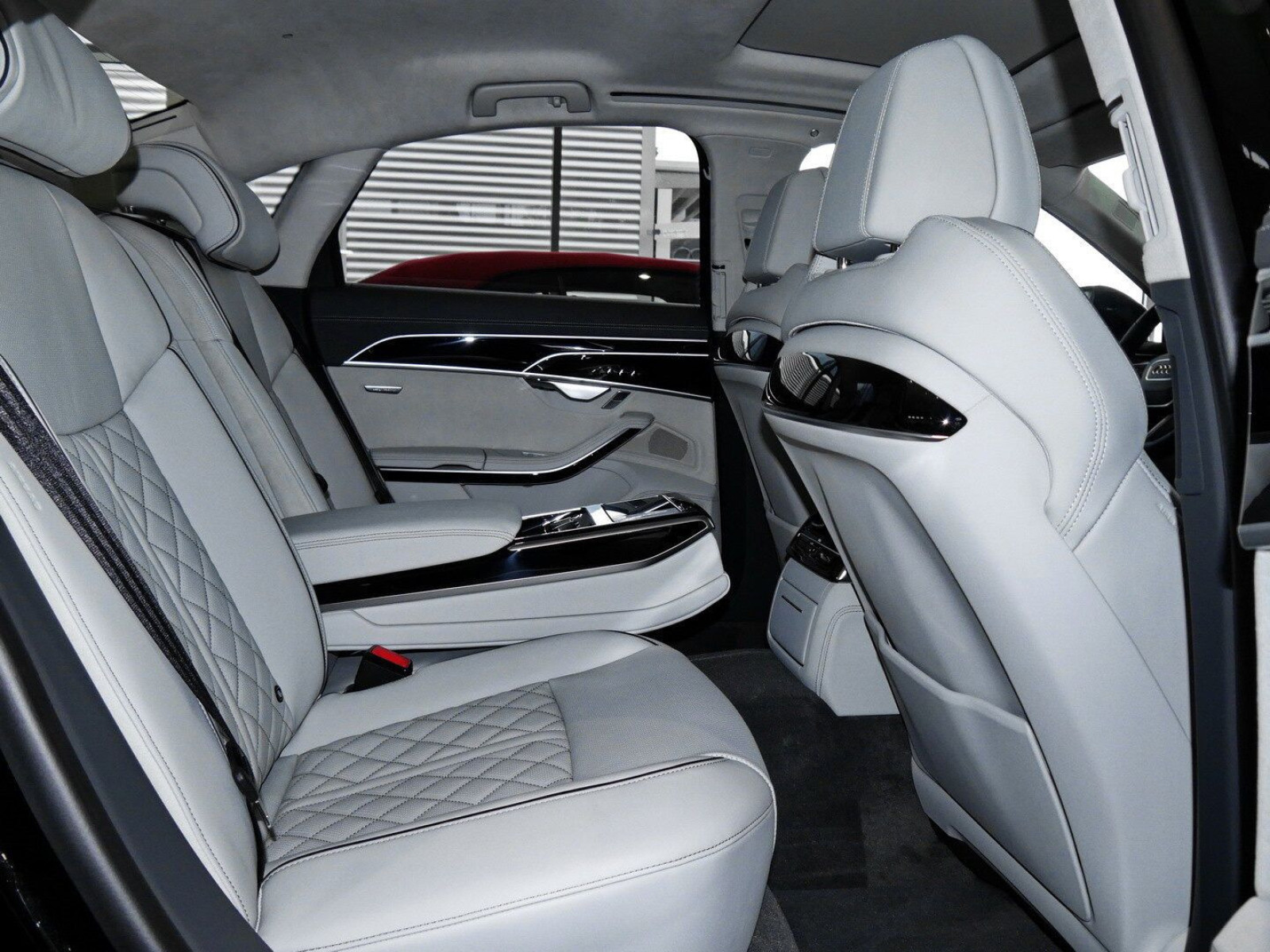 Audi - A8_7