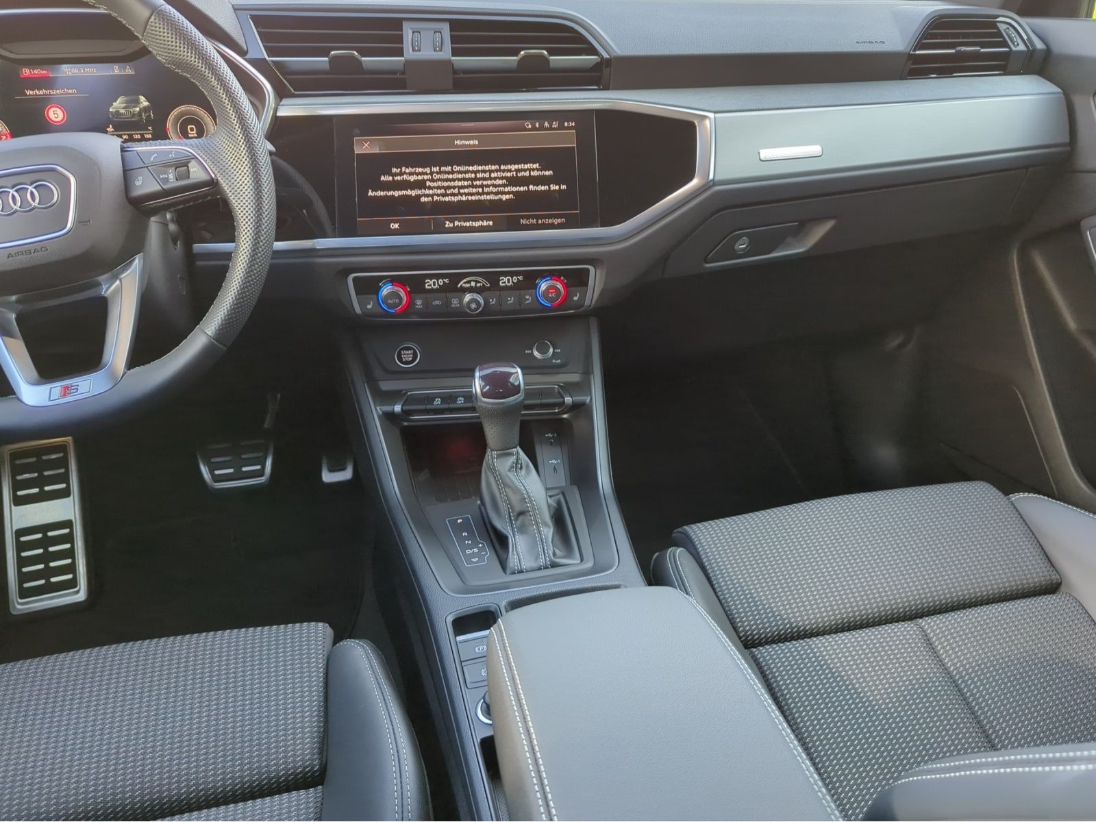 Audi - Q3_7