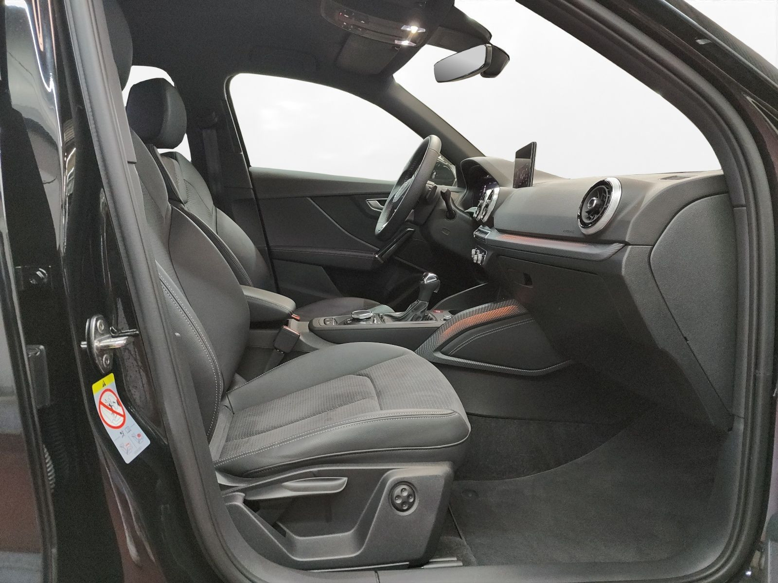 Audi - SQ2_12