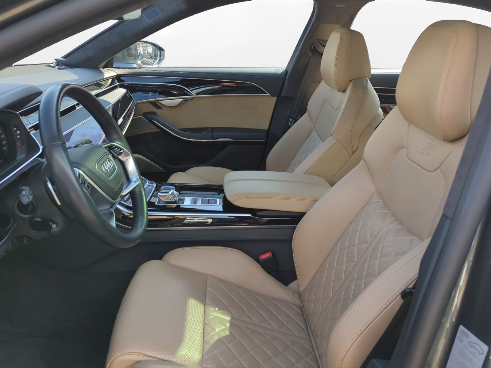 Audi - A8_4