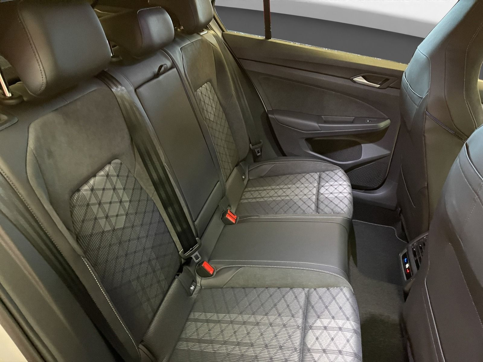 Volkswagen - Golf_14