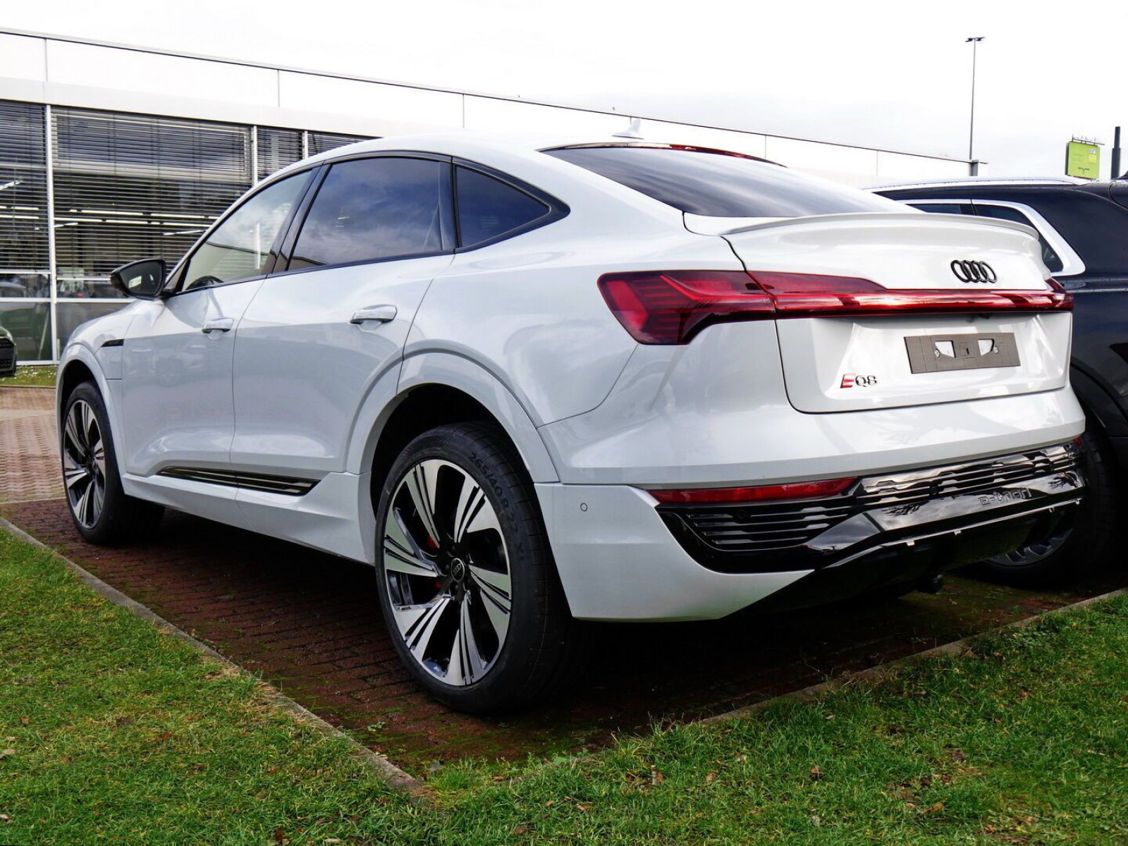 Audi - Q8 e-tron_2
