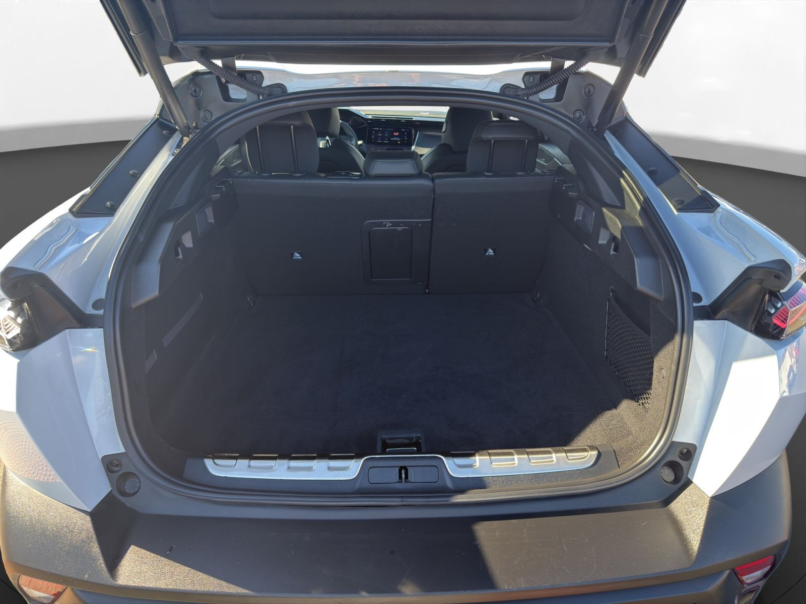 Peugeot - 408_8