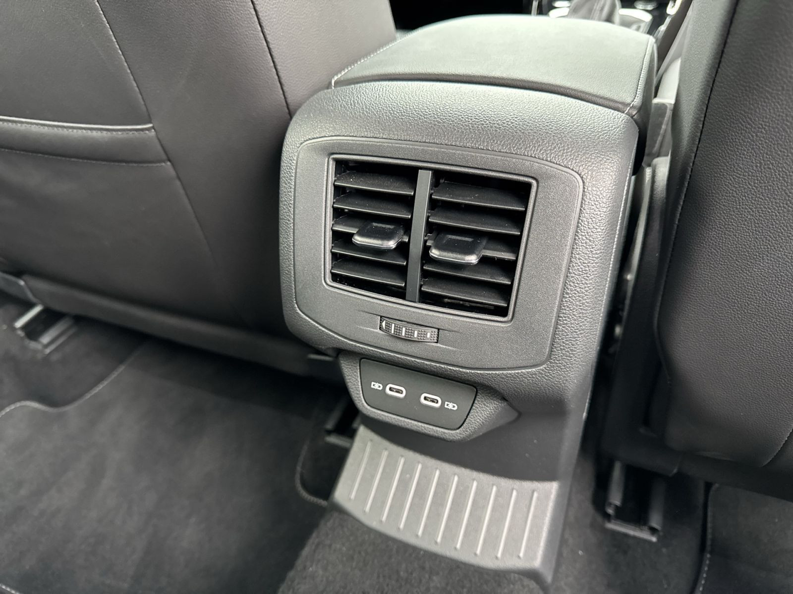 Volkswagen - T-Roc_22