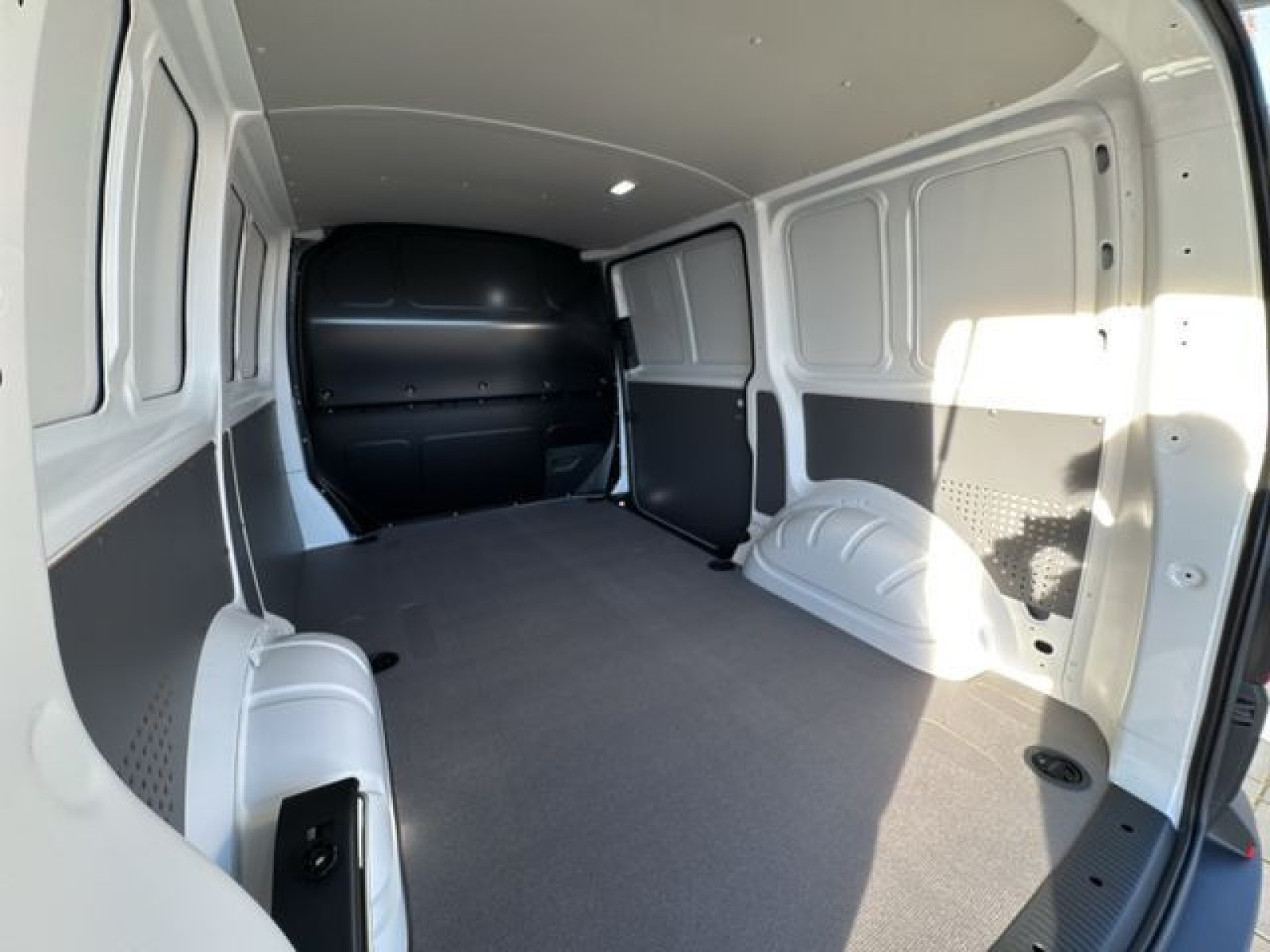 Volkswagen - T6.1 Transporter_16