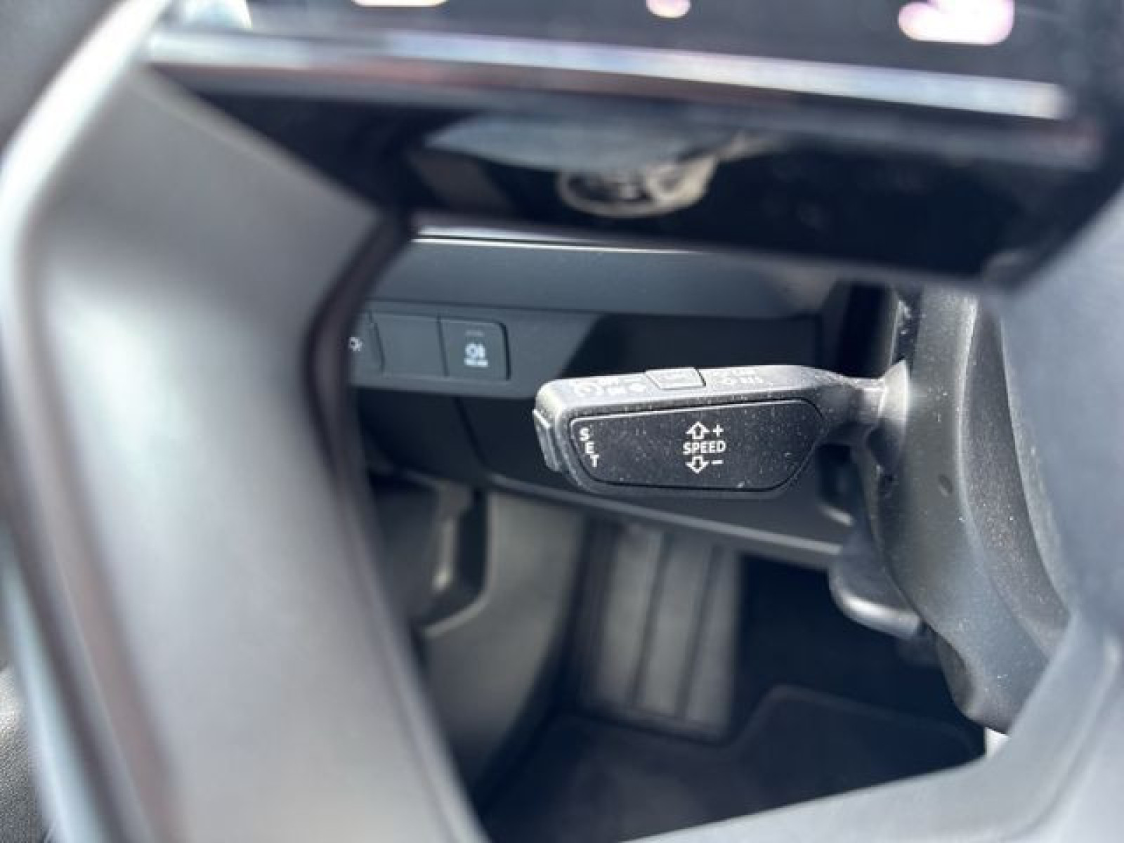Audi - Q4_27