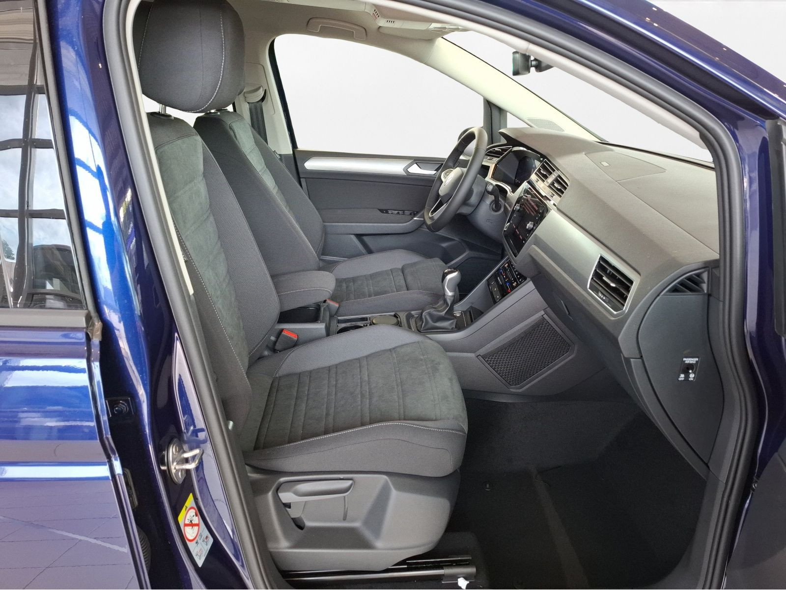 Volkswagen - Touran_12