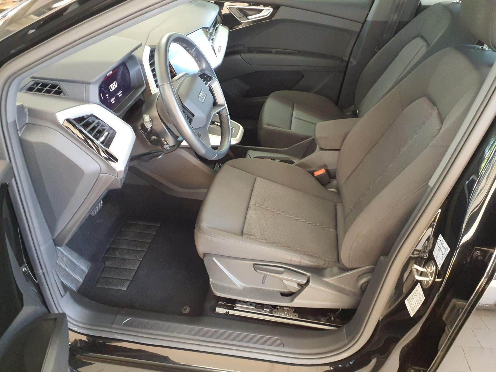 Audi - Q4 Sportback e-tron_5
