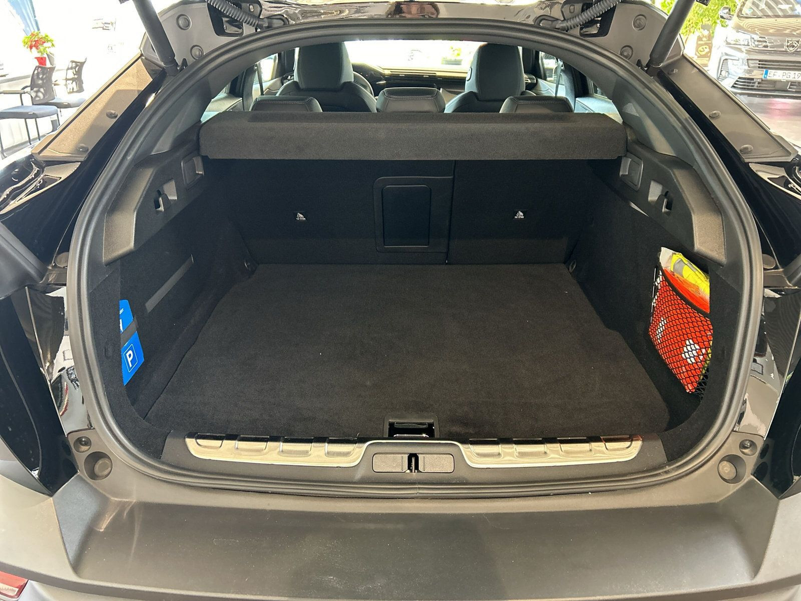 Peugeot - 408_9