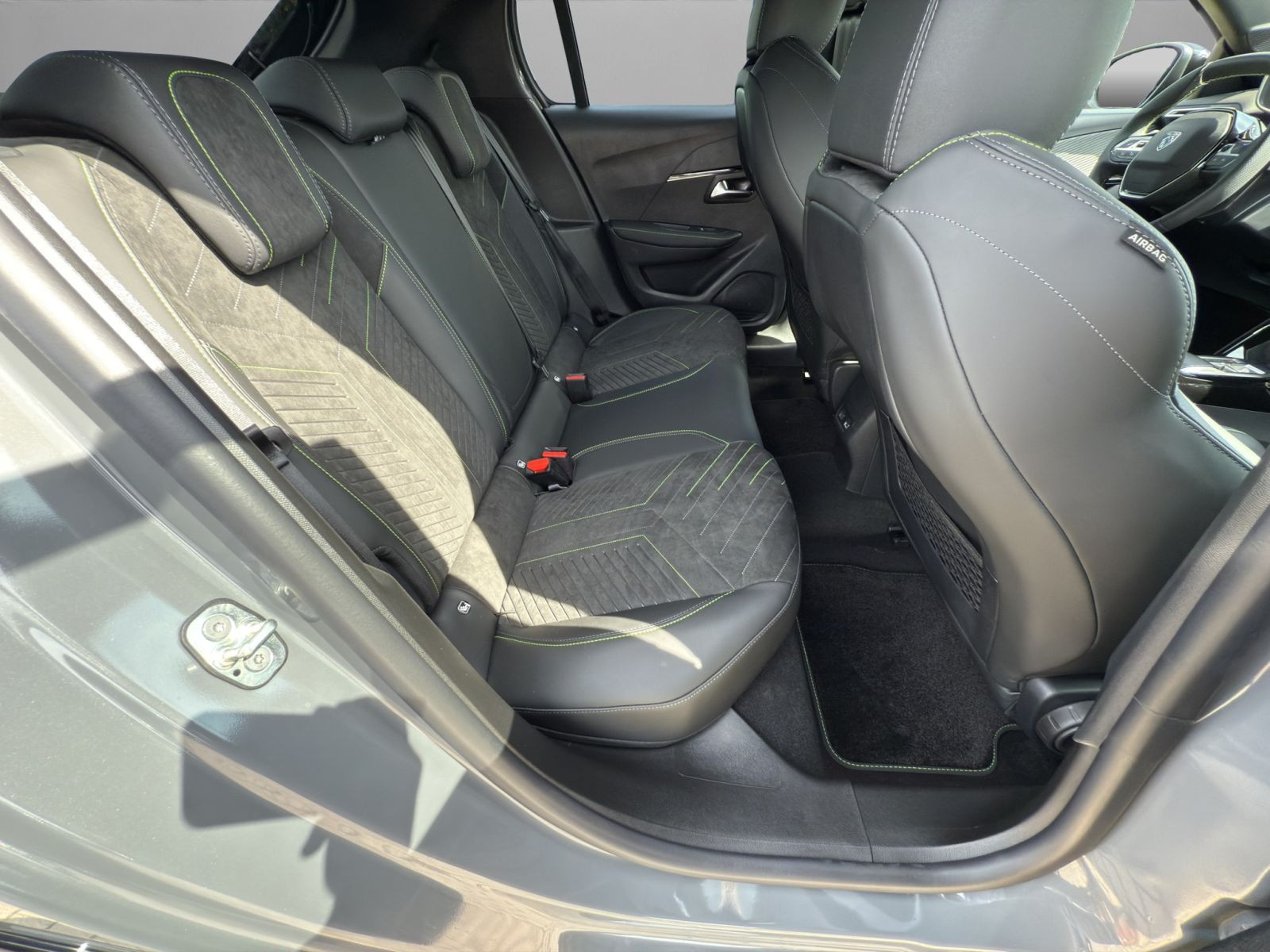 Peugeot - 208_17