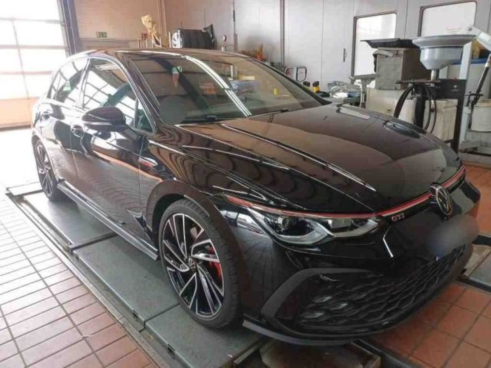Volkswagen - Golf GTI_5