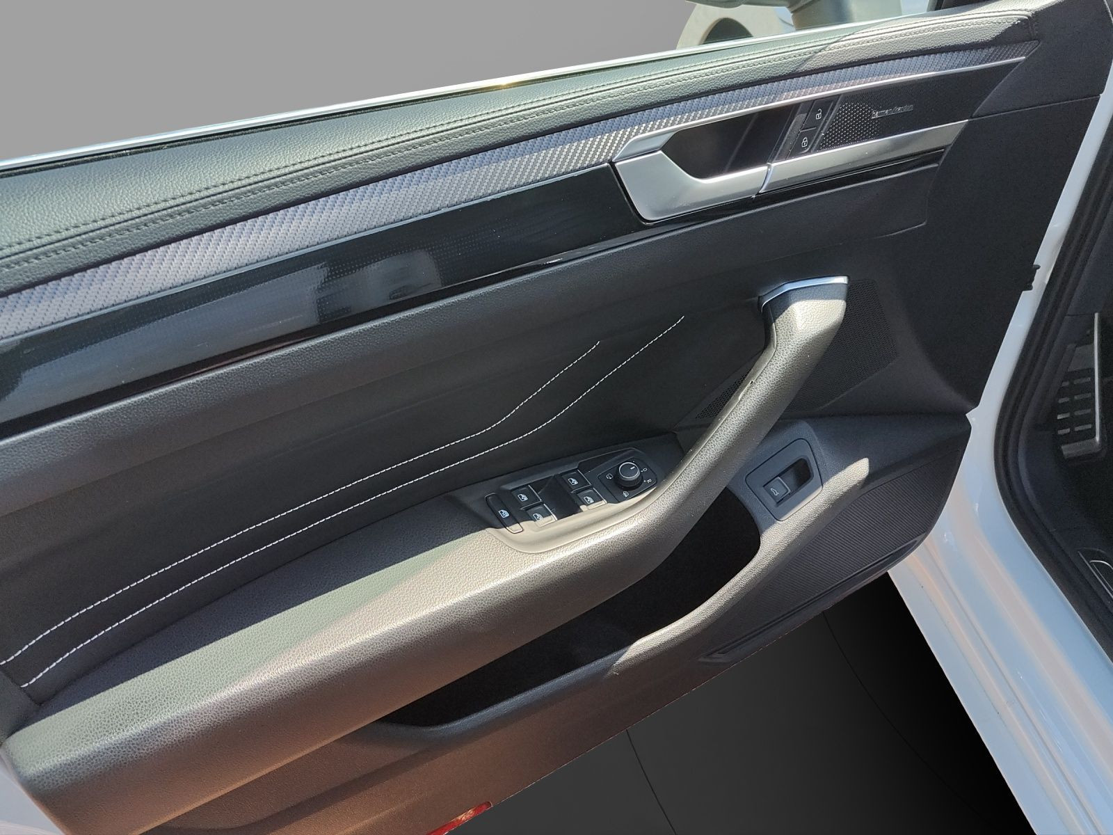 Volkswagen - Arteon_5