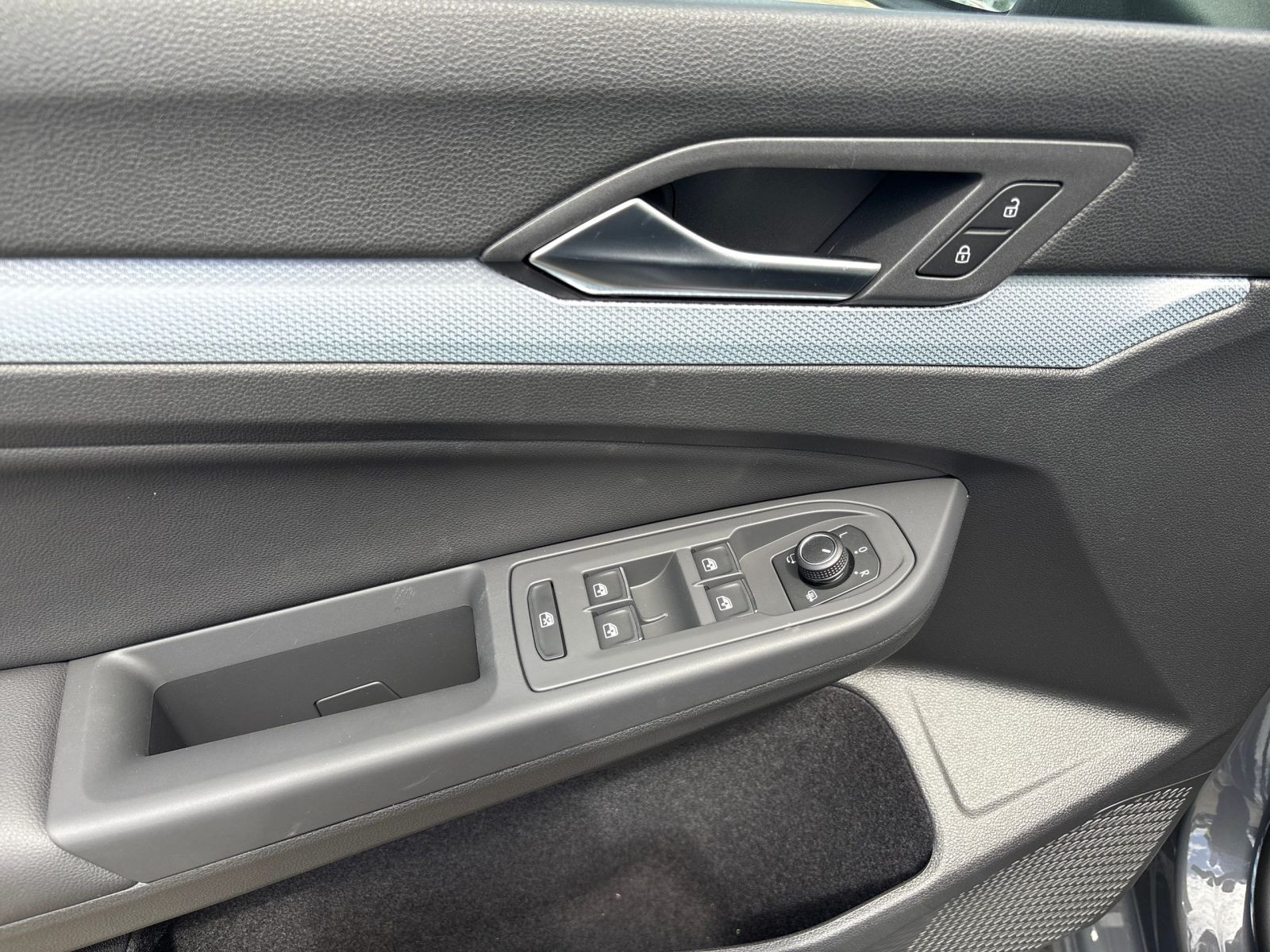 Volkswagen - Golf_16