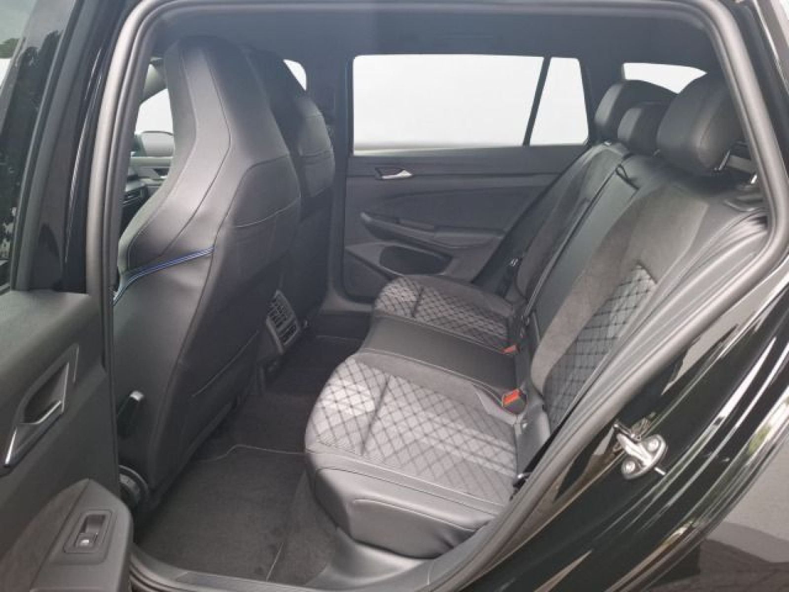Volkswagen - Golf Variant_11