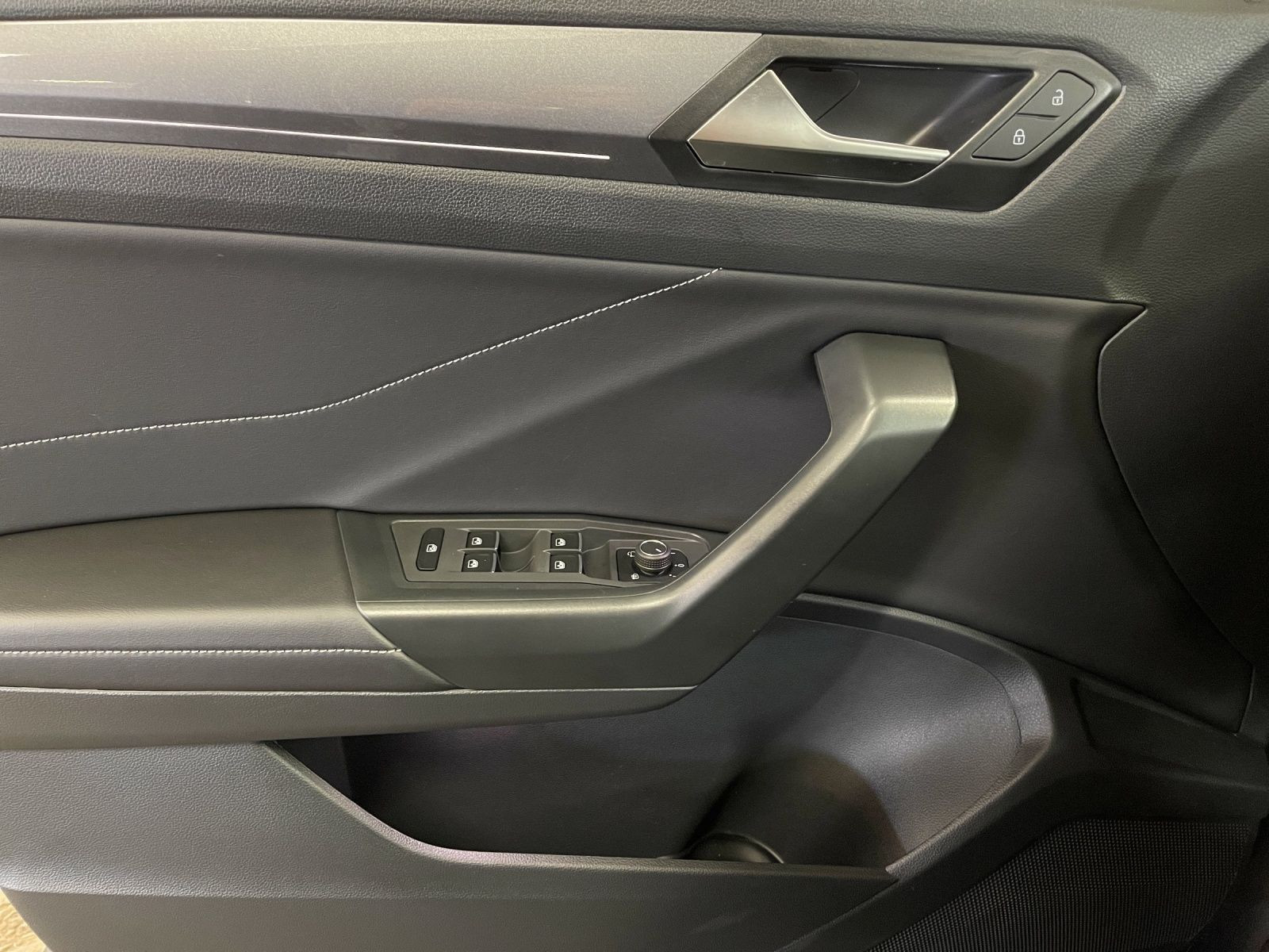 Volkswagen - T-Roc_12