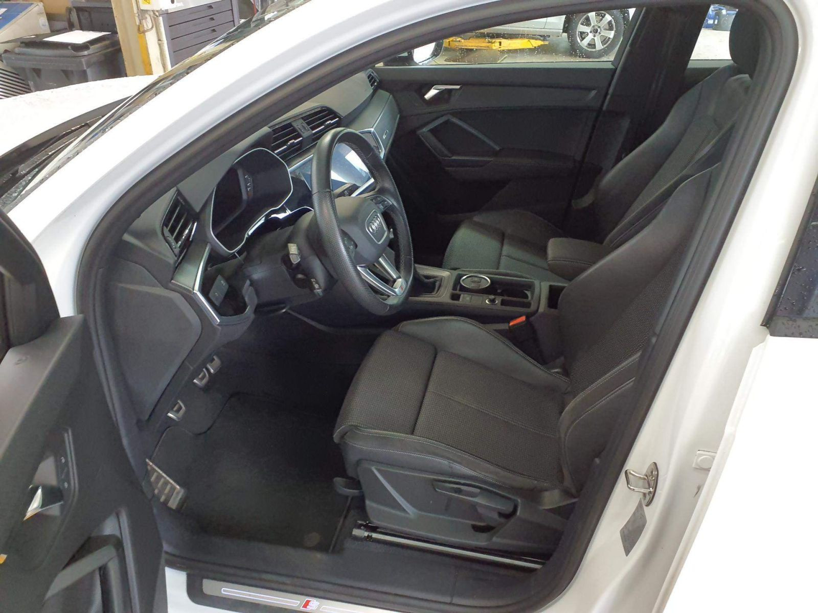 Audi - Q3_5