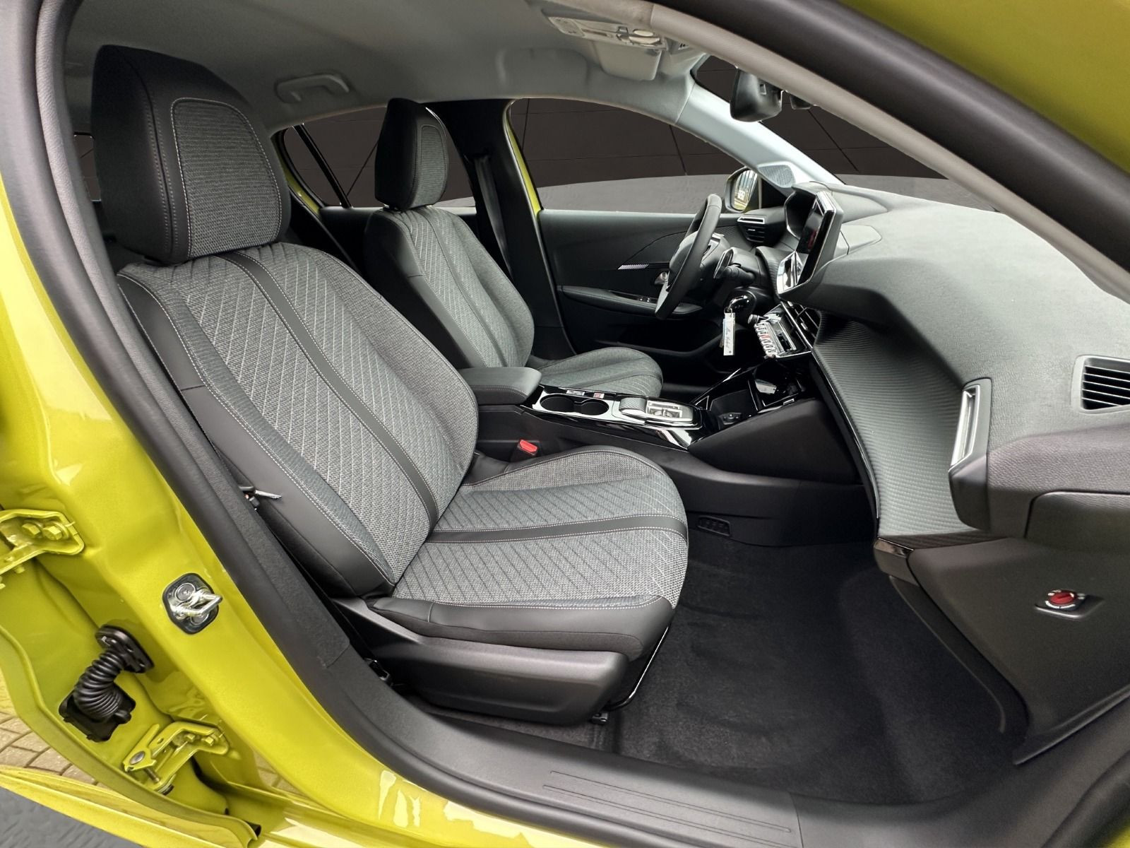 Peugeot - 208_16