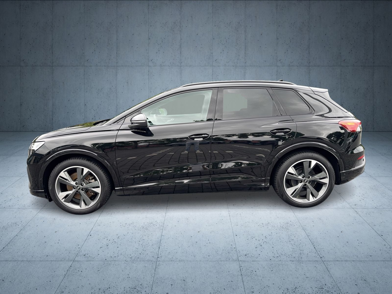 Audi - Q4_4