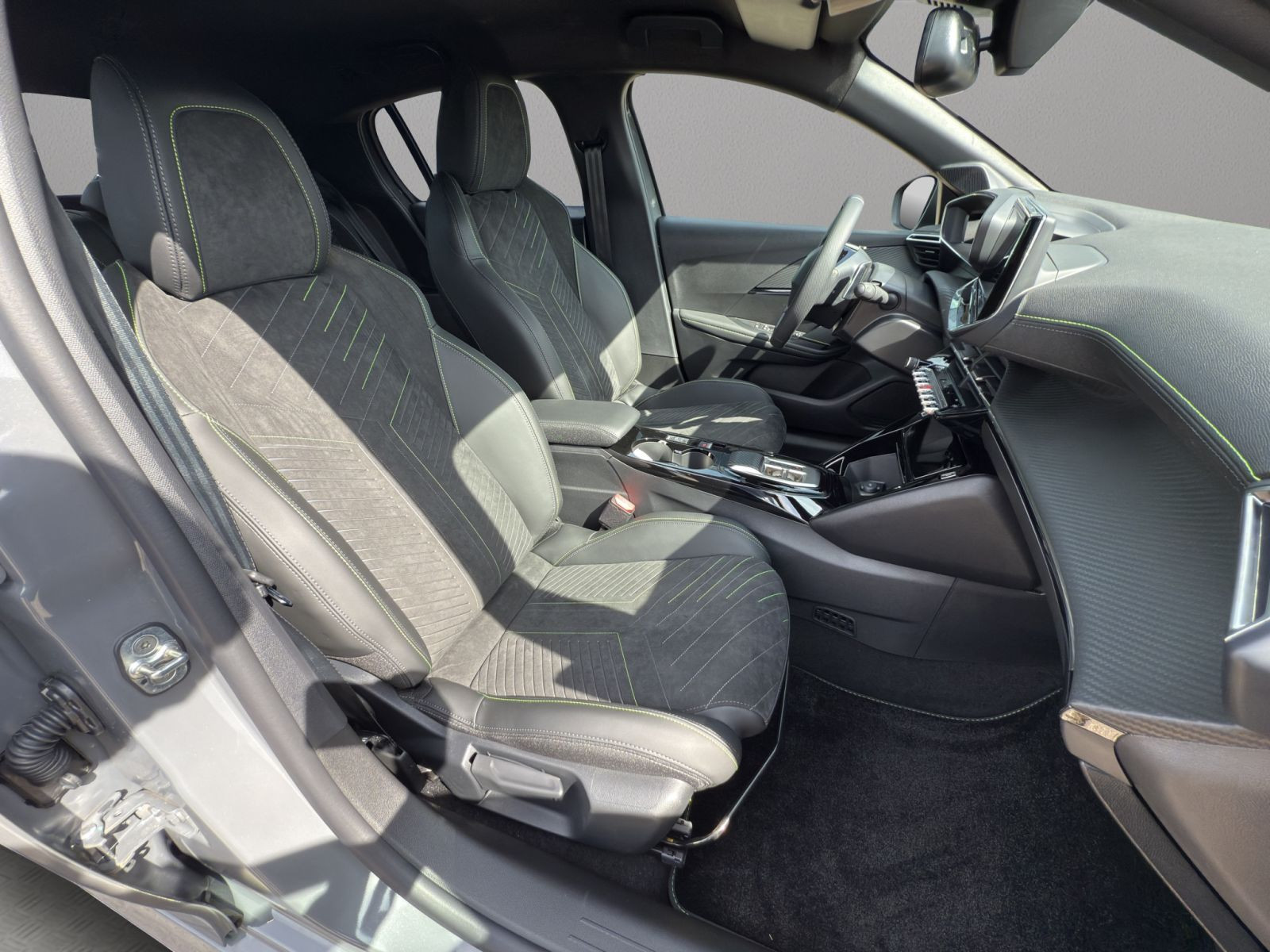 Peugeot - 208_16